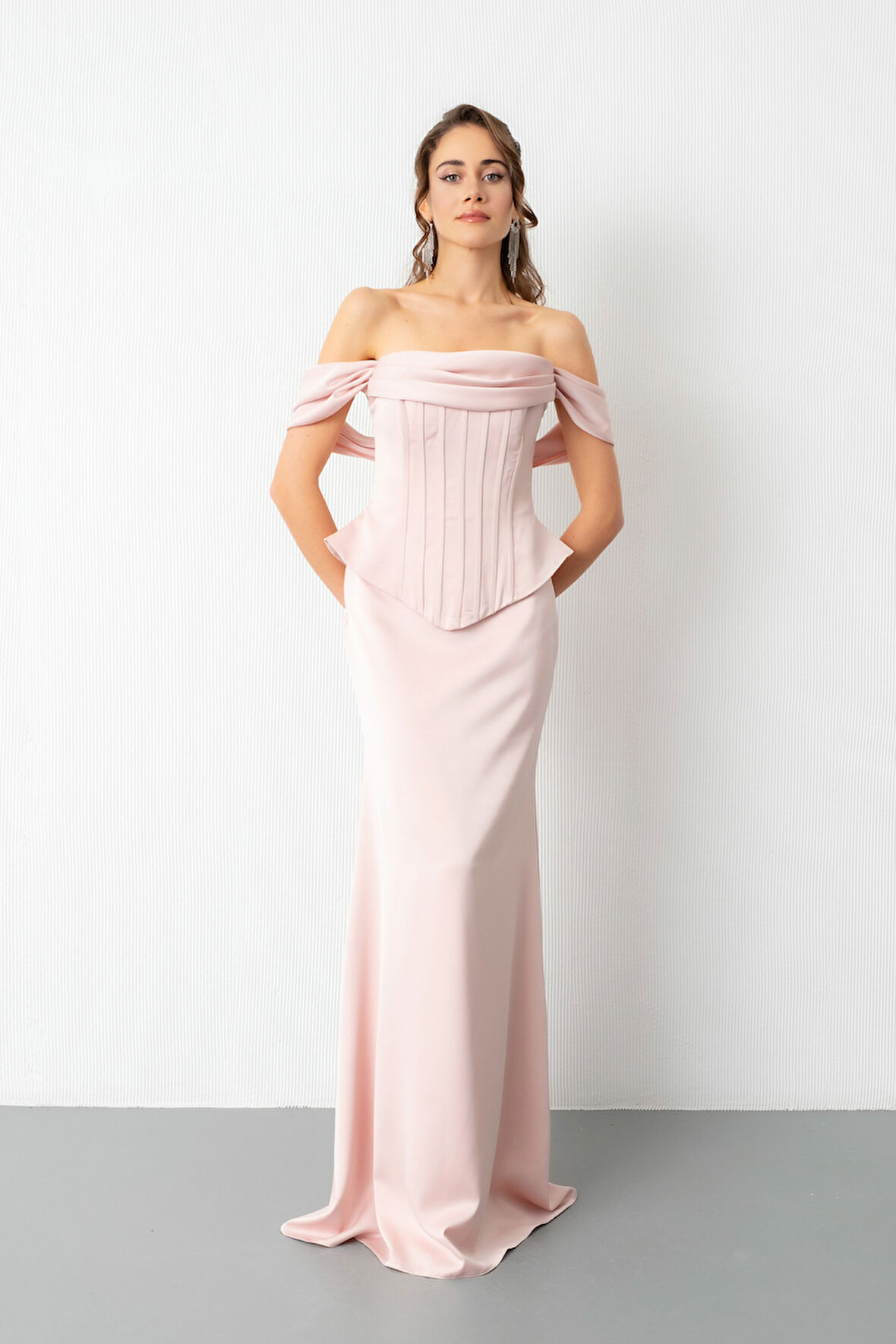 Kadın Pudra Kayık Yaka Balenli Peplum Kesim Saten Abiye Elbise