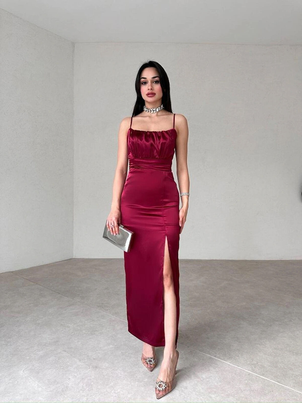 Yırtmaç Detaylı İp Askılı Göğüs Drapeli Bordo Midi Boy Elbise