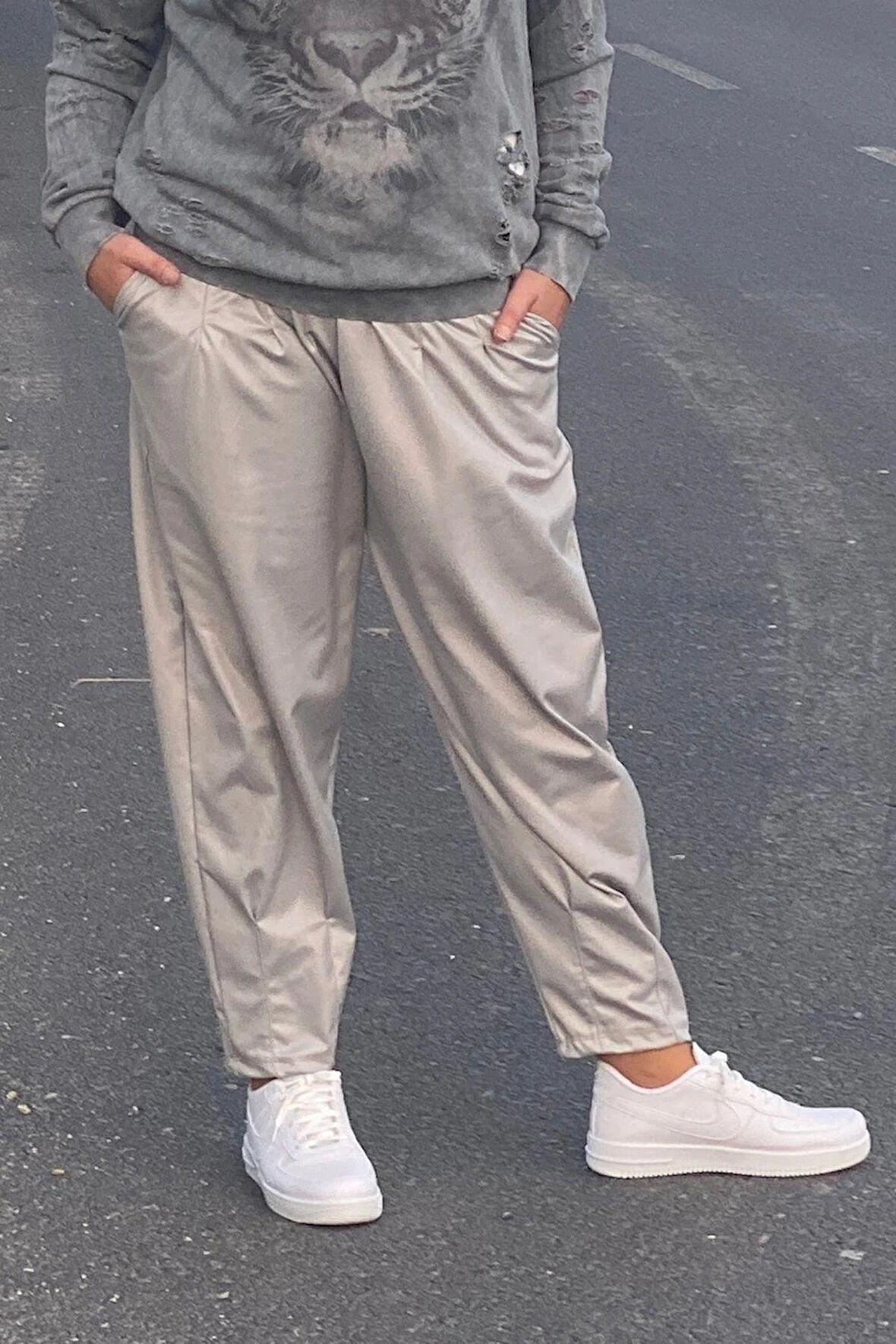 Büyük Beden Açık Gri Deri Görünümlü Balon Pantolon