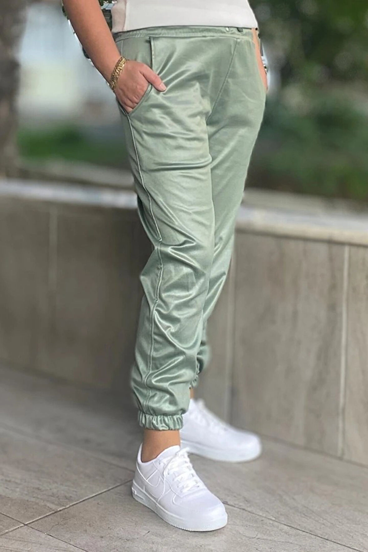 Kadın Yeşil Görünümlü Paçası Lastikli Pantolon
