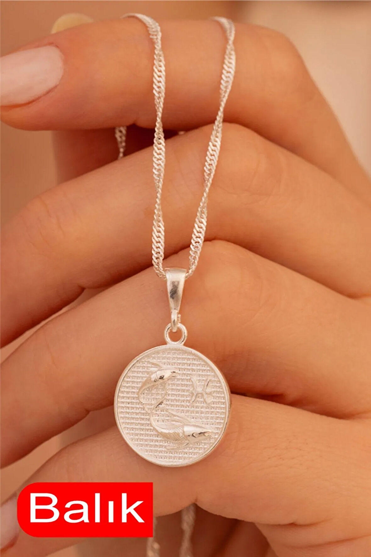 Kadın Gümüş Kolye - Gümüş Yuvarlak Model Burç İşlemeli Kadın Kolye
