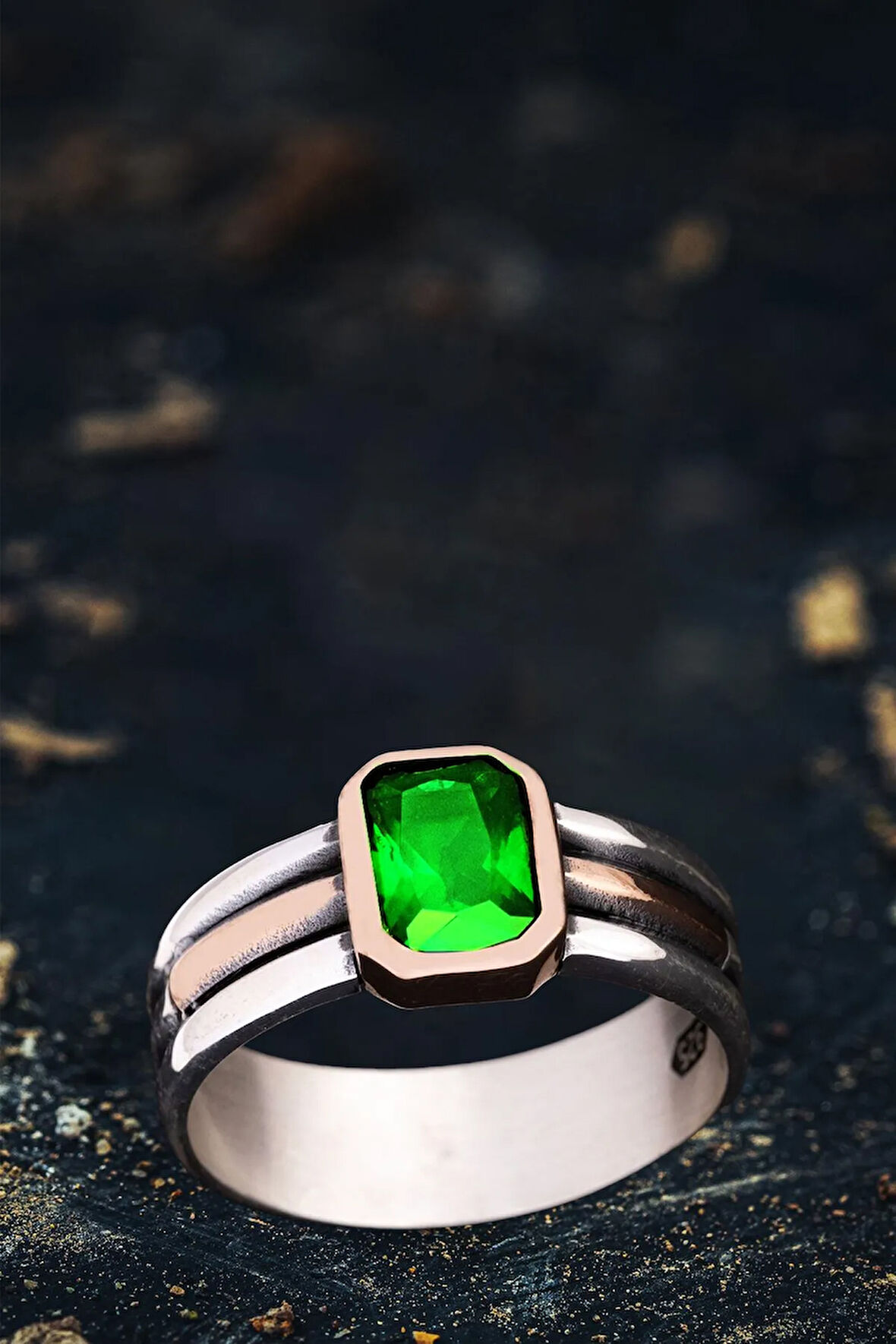 Erkek Gümüş Yüzük - Yeşil Zümrüt Taşlı Ince Kibar Erkek Yüzüğü