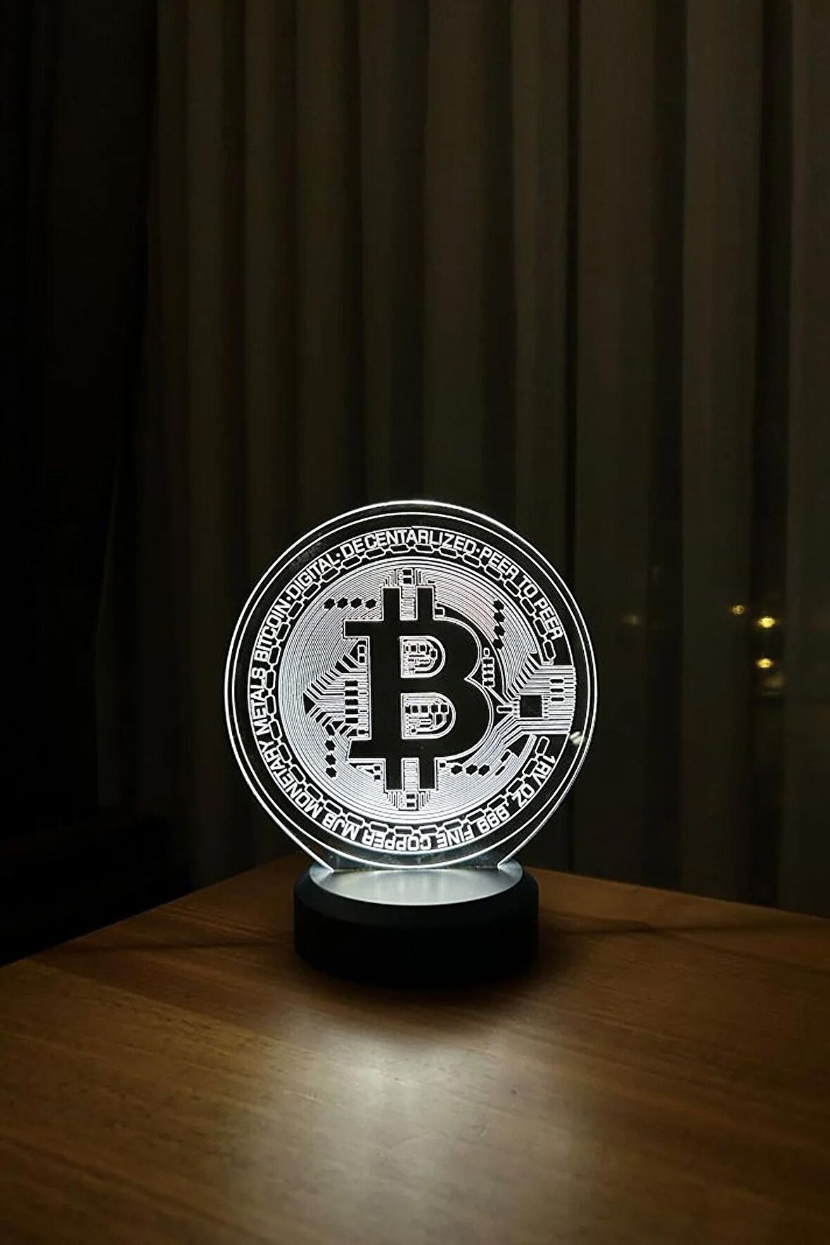 Bitcoin Figürlü LED Masa Lambası | Günışığı Renk | Ahşap Antrasit Taban