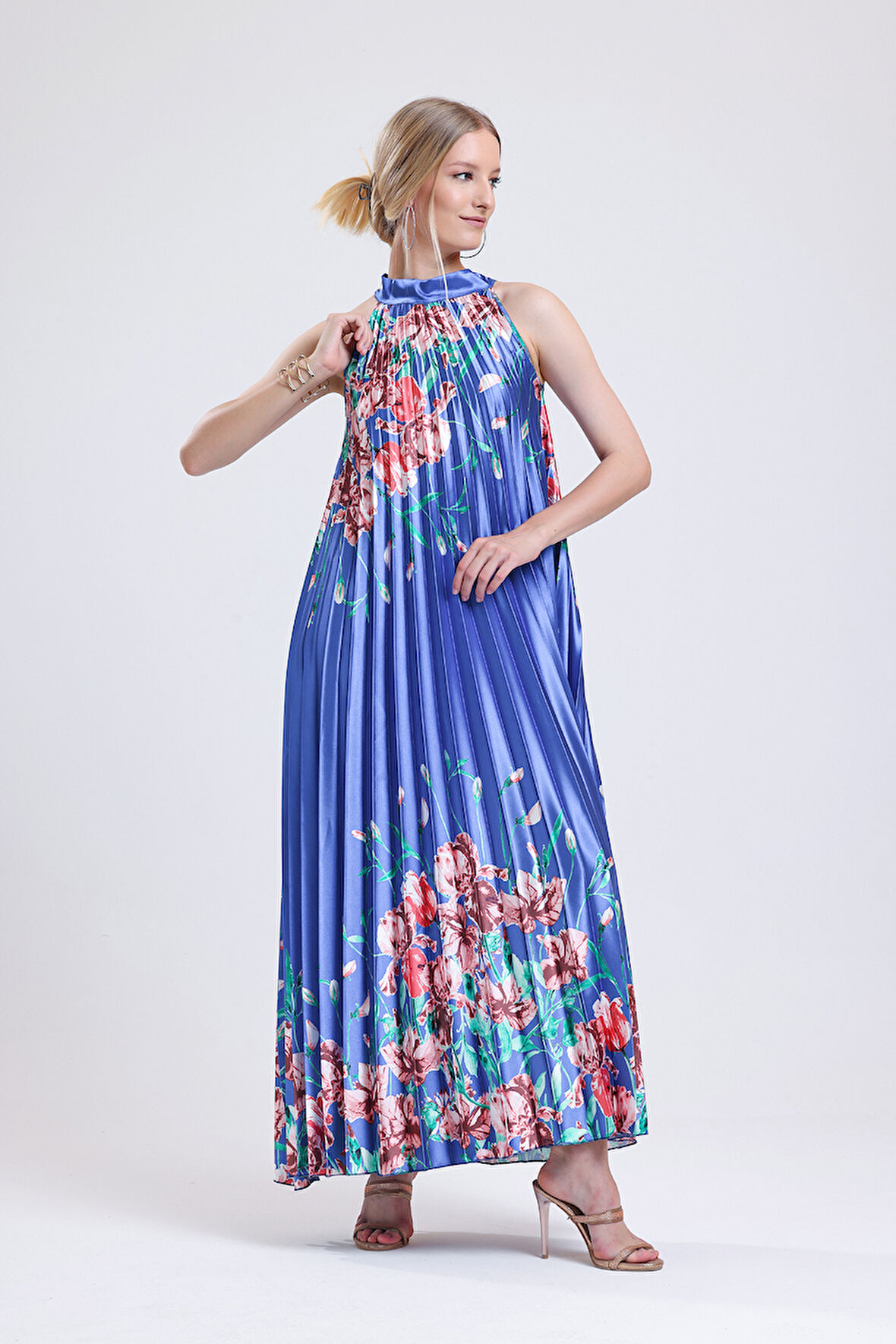 Boyundan Bağlamali Piliseli Dijital Baskili Kolsuz Saten Elbise | Elb34513 Gökkuşağı