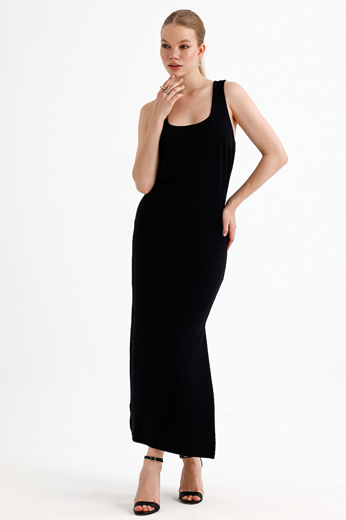 Yırtmaçlı Sırt Dekolteli Çapraz Askılı  Kolsuz Kare Yaka Viskon Elbise | 35781 Siyah