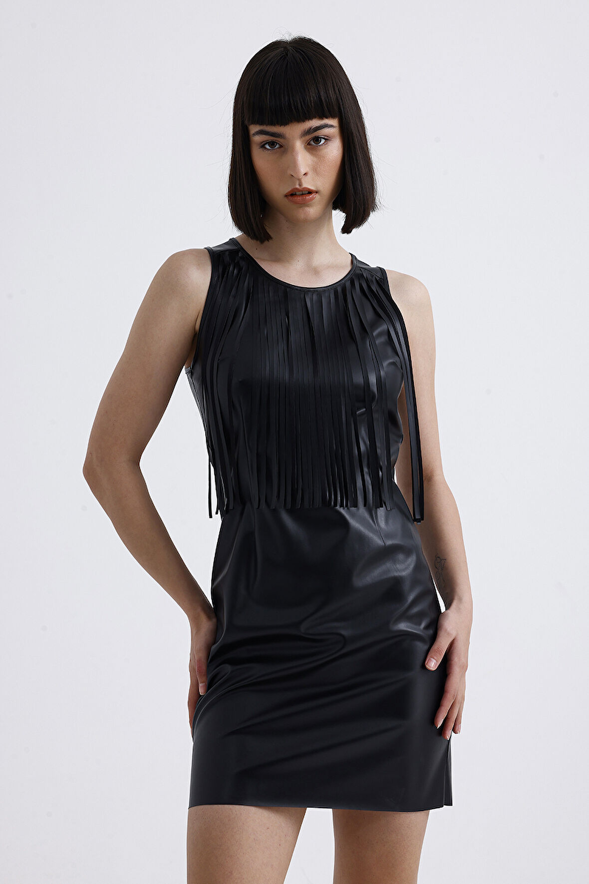 Metal fermuralı Püslkül detaylı Suni Deri Mini Elbise | ELB35960 Siyah