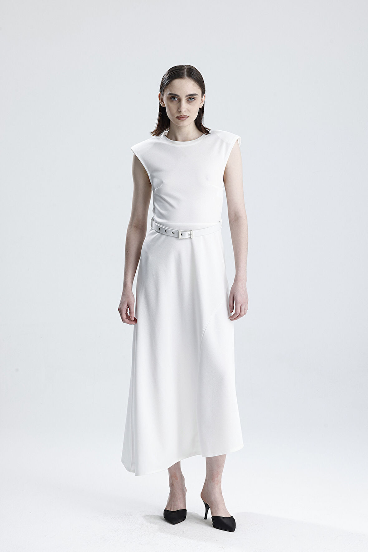 Vatkalı Kemer detaylı Kolsuz Uzun Elbise | ELB36216 Beyaz