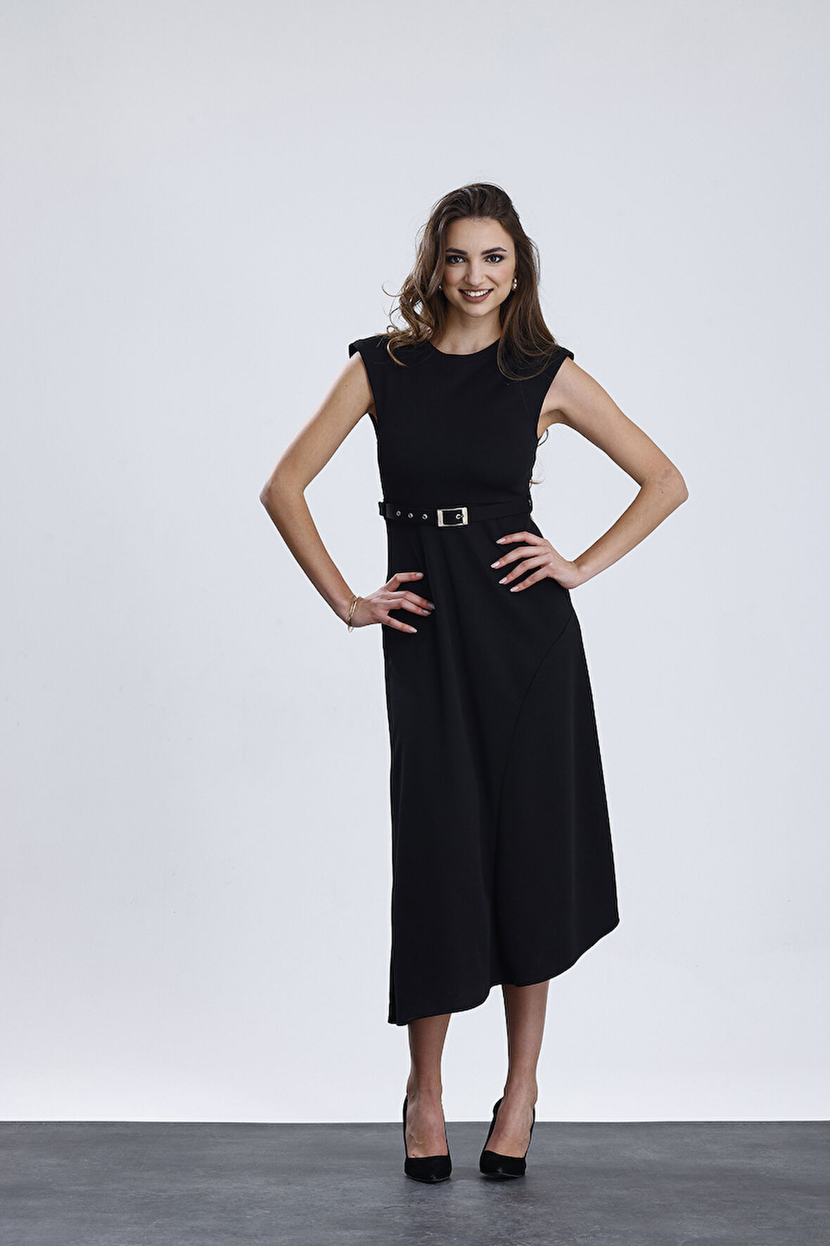 Vatkalı Kemer detaylı Kolsuz Uzun Elbise | ELB36216 Siyah