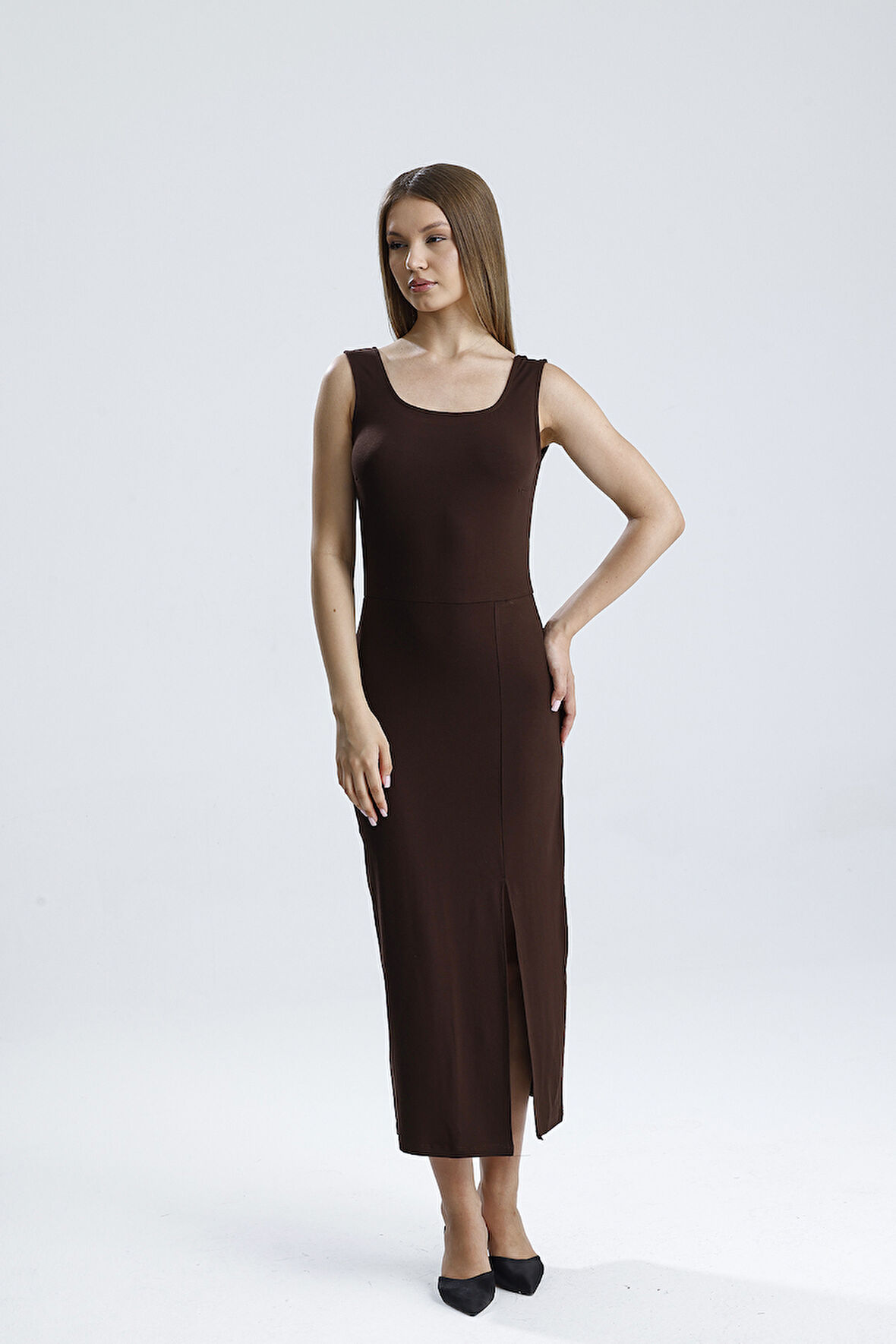 KOLSUZ KARE YAKA YIRMAÇLI ÖRME VİSKON ELBİSE | ELB36253 Kahve