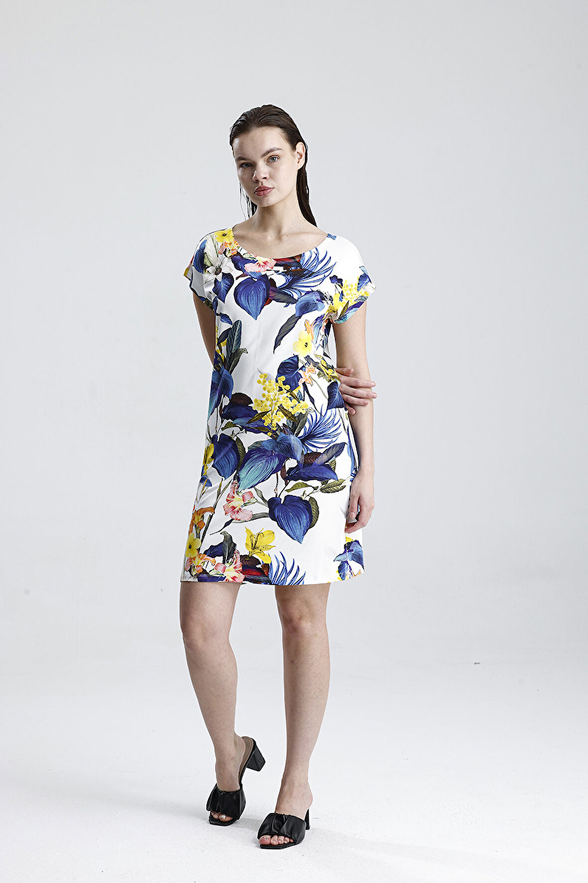 Likralı Viskon Mini Viskon Elbise | BLZ36387 Yaprak Desen