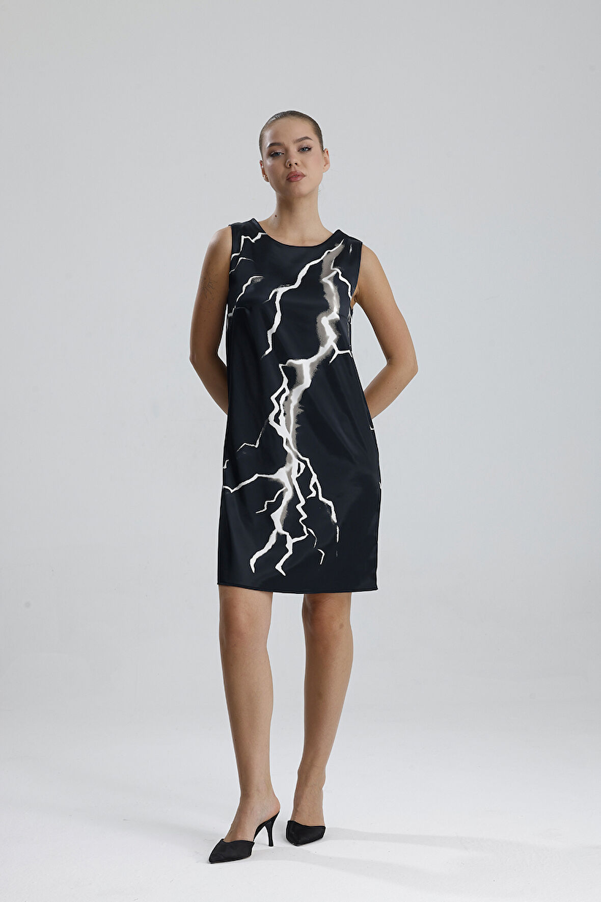 Havuz Yaka Dijital Baskılı Saten Elbise | ELB36420 Siyah