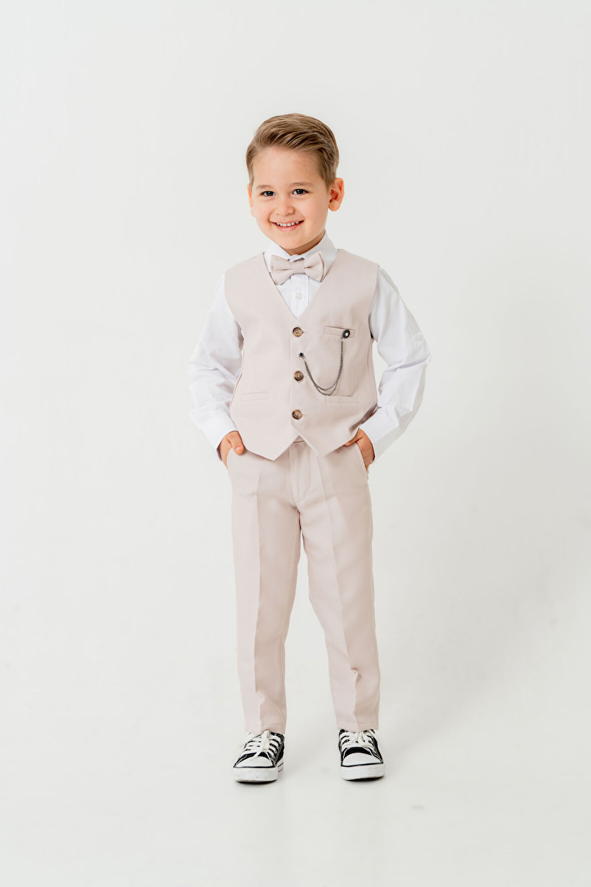 Erkek Çocuk Yelekli Slim Fit Takım Elbise – 4 Parça (Yelek, Pantolon, Gömlek, Papyon) TE.7026