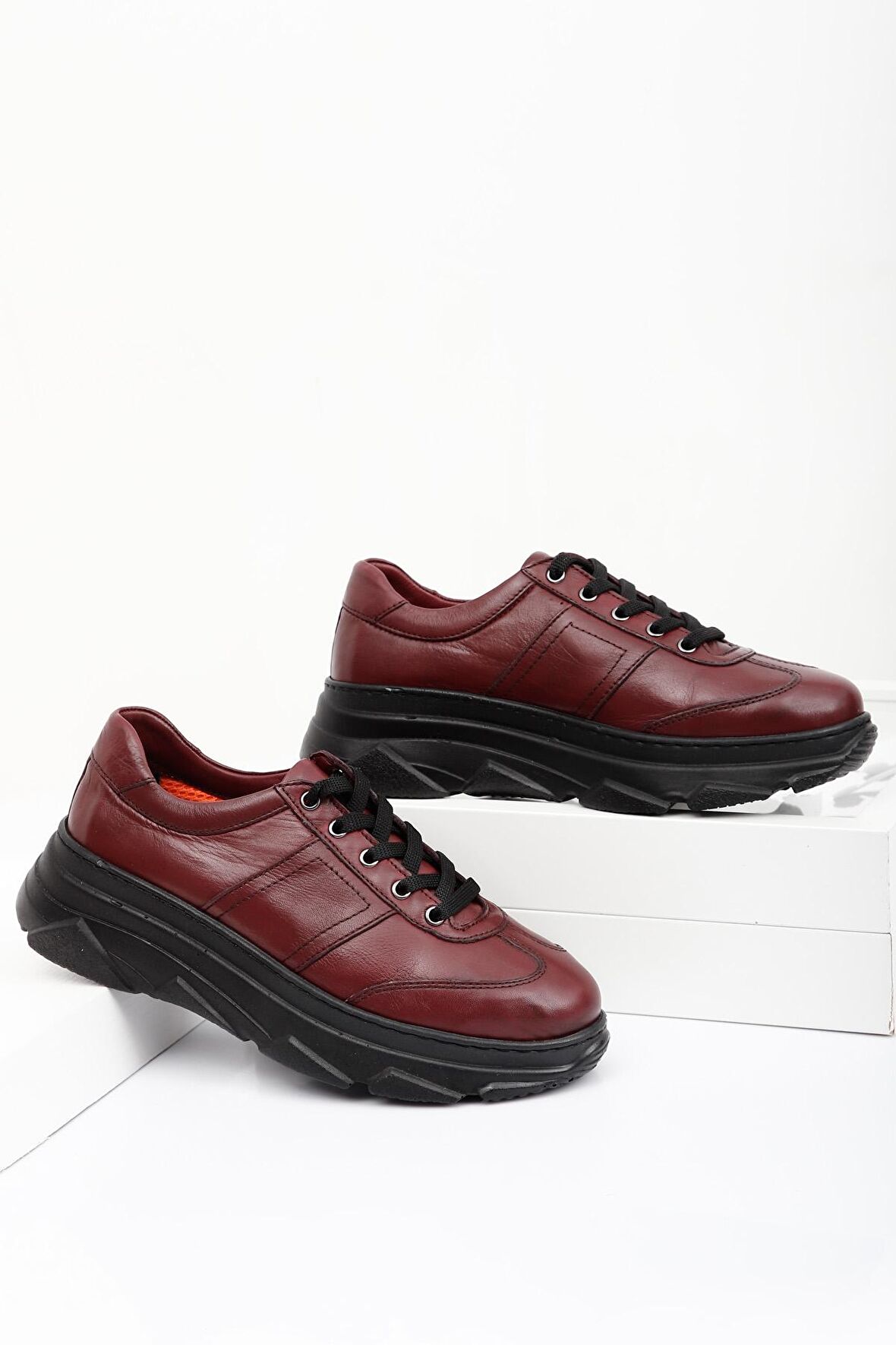 BORDO ANTİK Gön Hakiki Deri Yuvarlak Burun Dolgu Taban Bağcıklı Kadın Sneaker 24186