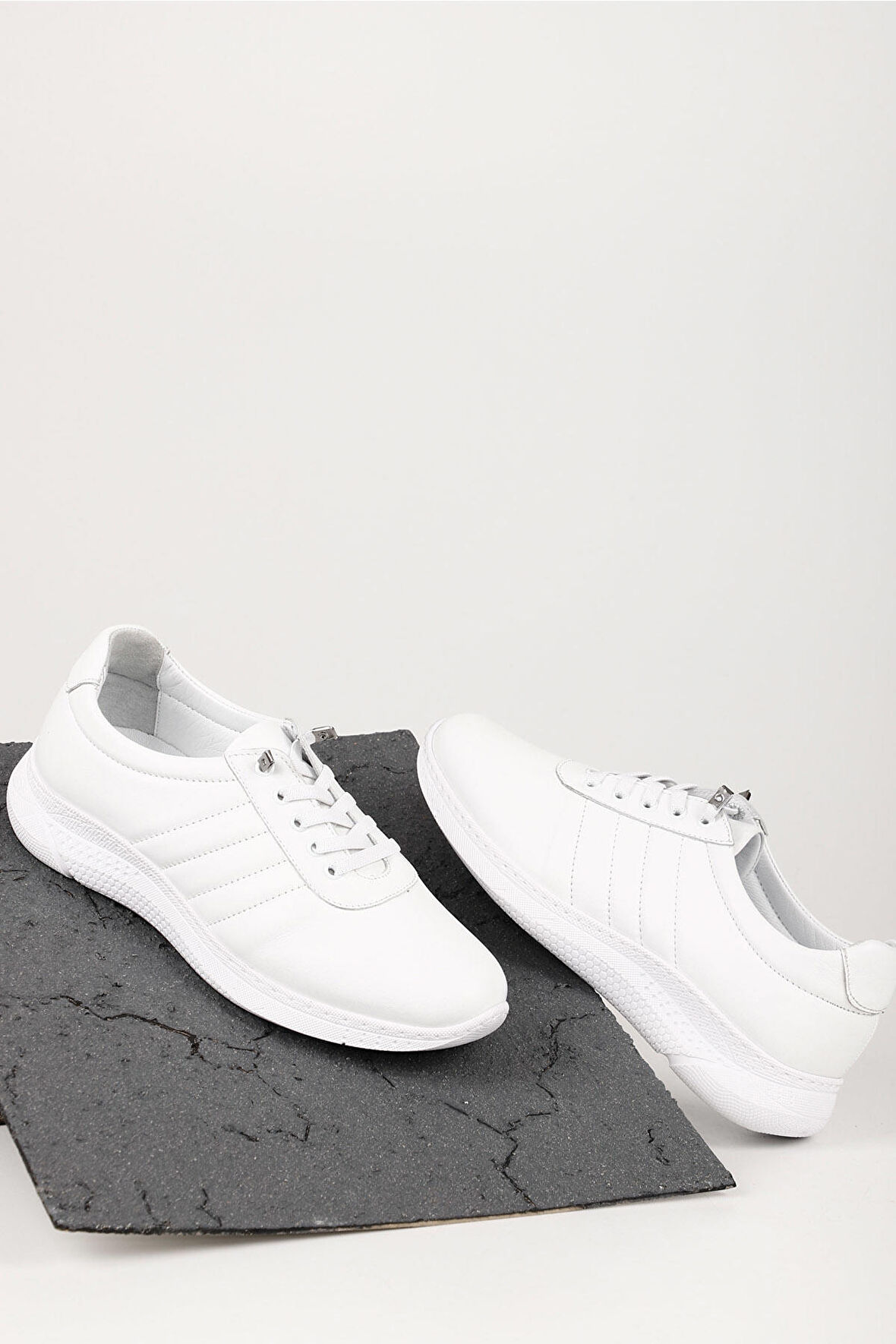 BEYAZ Gön Hakiki Deri Yuvarlak Burun Dolgu Taban Bağcıklı  Kadın Sneaker 42215