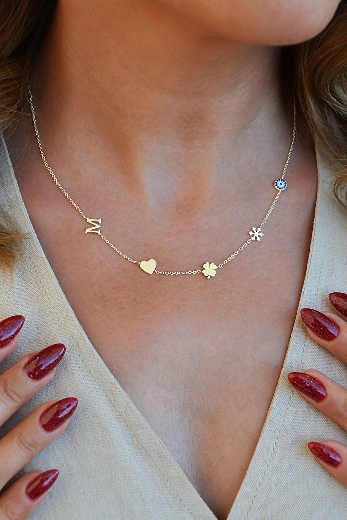 Kişiselleştirilebilir Harfli Figürlü Kolye – 14K Gold Renk