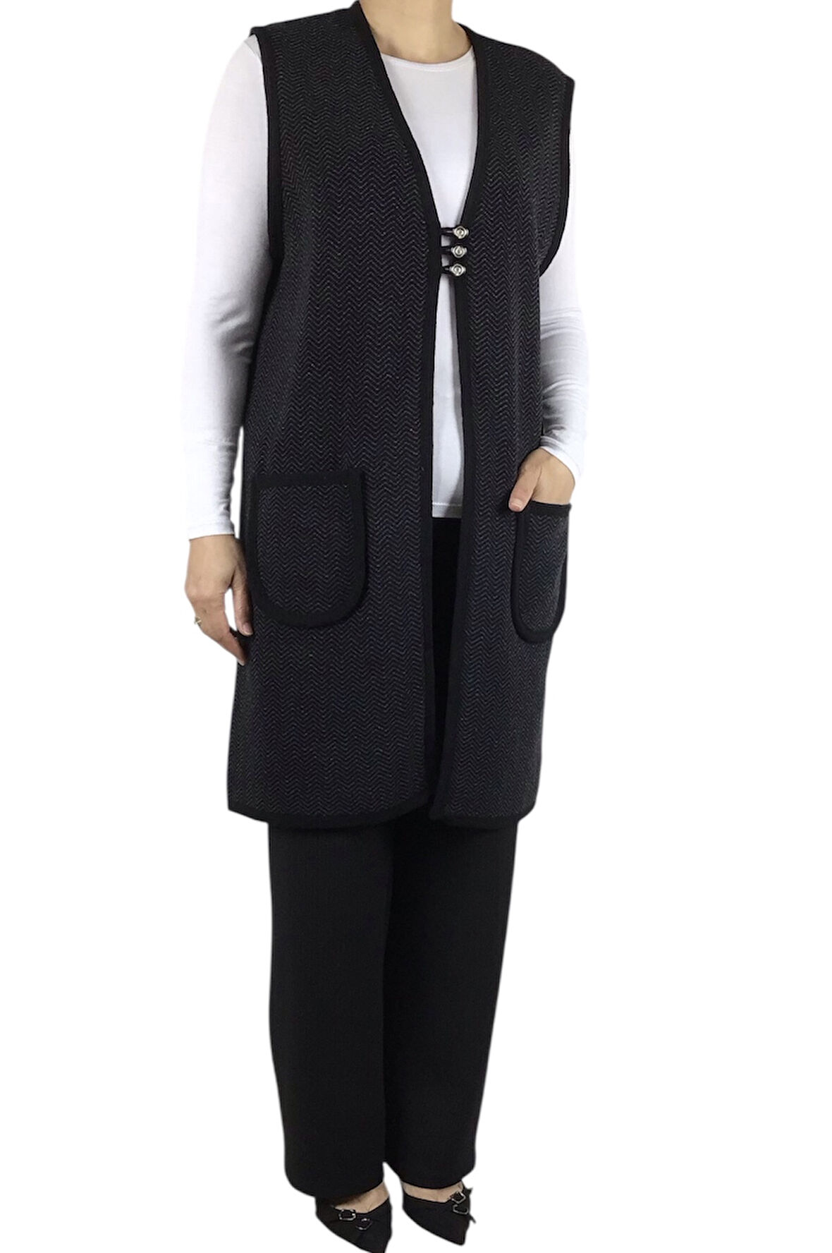 KADIN DESENLİ ÜÇ DÜĞMELİ KALIN KIŞLIK YELEK