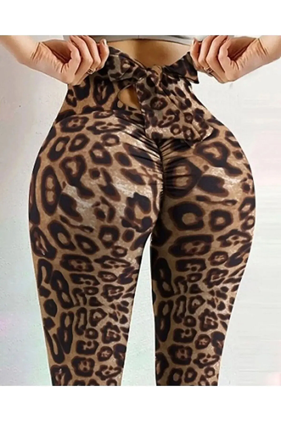Yüksek Bel Sıkıştırmalı Arkadan Fiyonklu Leopar Tayt