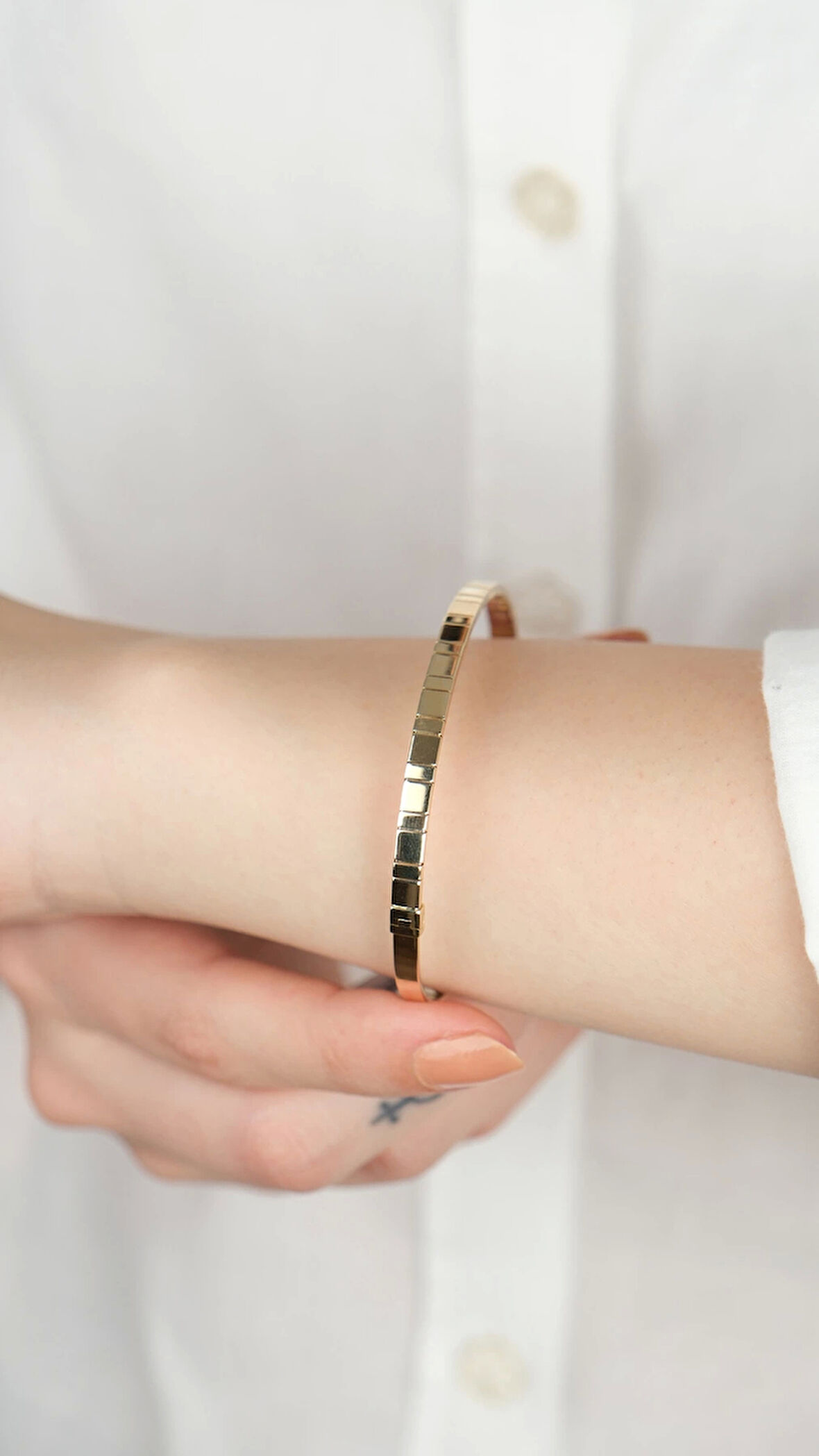 14 Ayar Altın Sade Çizgili Kelepçe 131