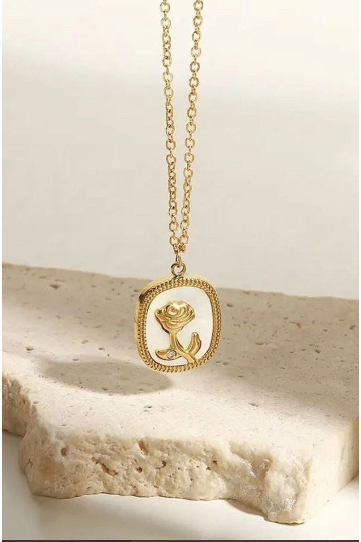 Gold Zincirli Çerçeveli Rose Paslanmaz Çelik Kolye Aksesuar Şık Hediyelik