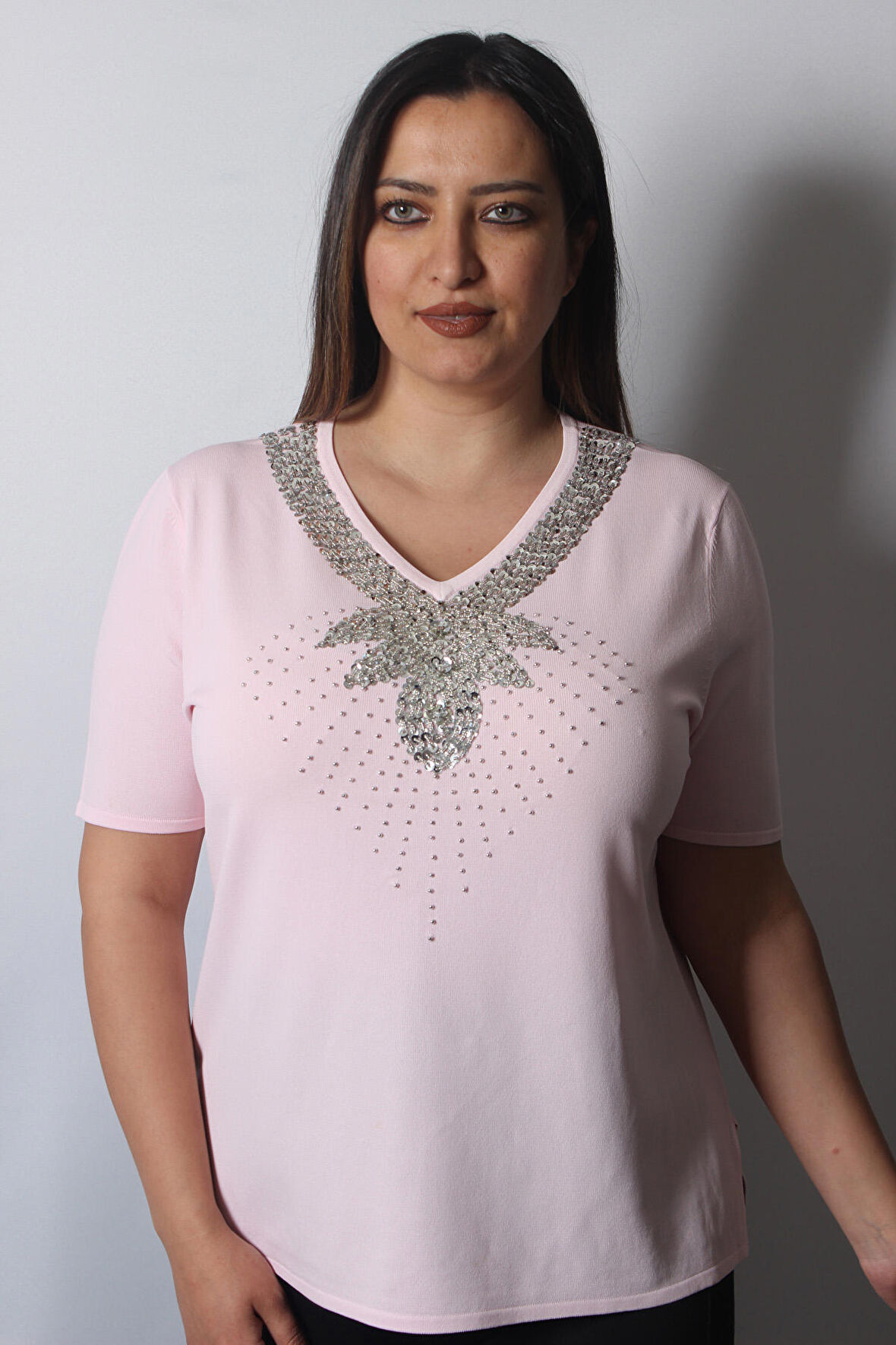 SUDE KADIN SWAROVSKİ TAŞ VE BONCUK İŞLEMELİ İTHAL BÜYÜK BEDEN TRİKO 7204