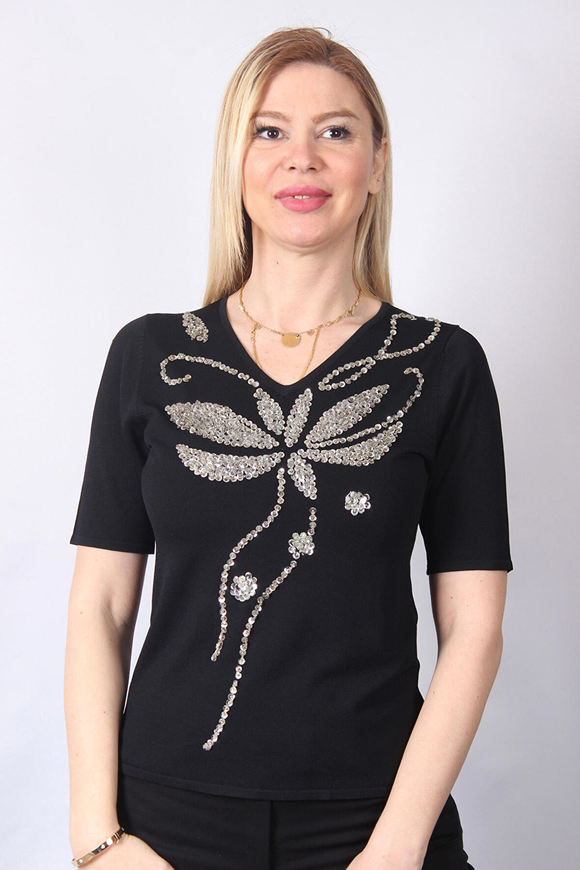 SUDE KADIN BONCUK VE PAYET İŞLEMELİ İTHAL EL İŞİ TRİKO 7134