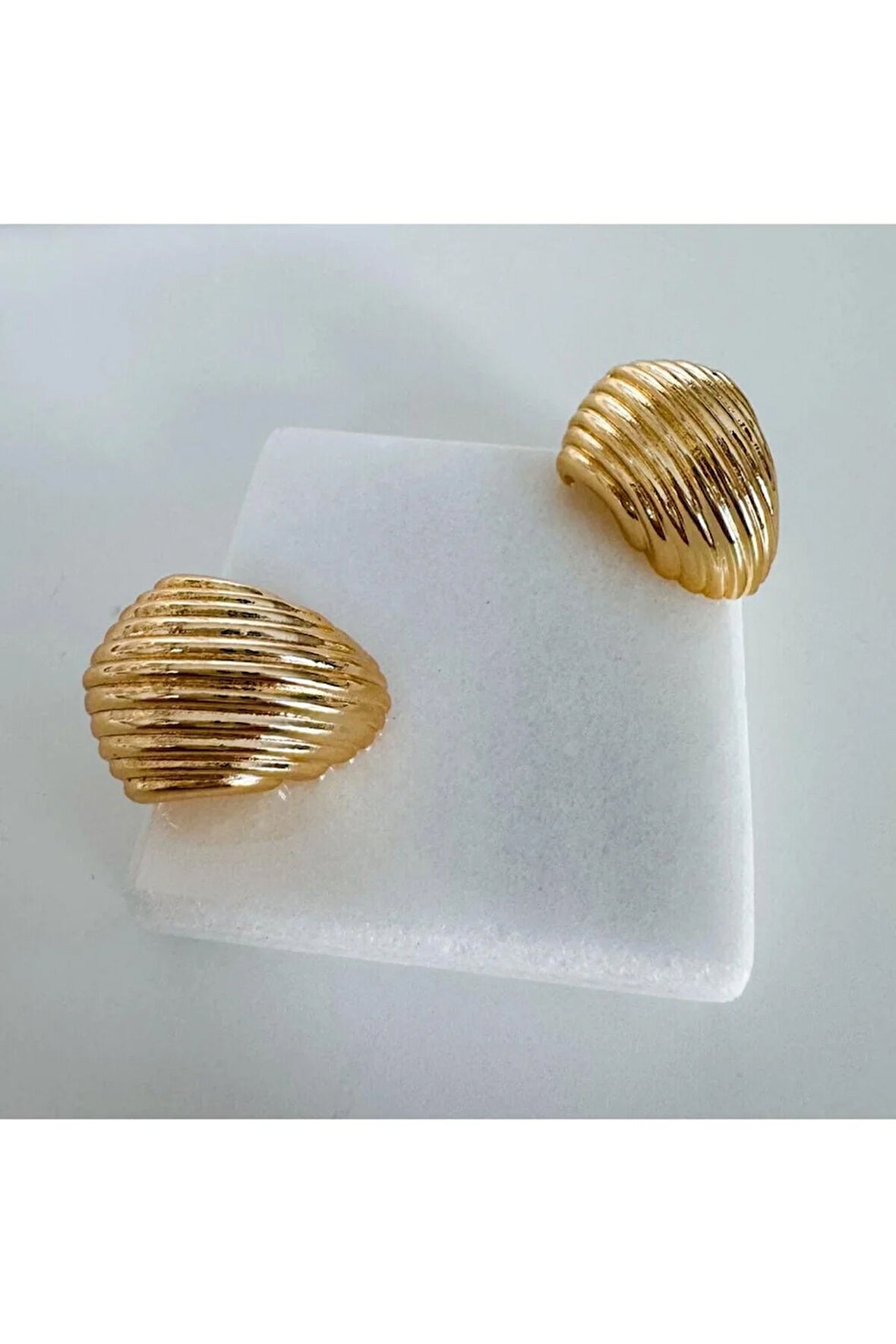 Çelik Gold Kaplama Bombeli Küpe