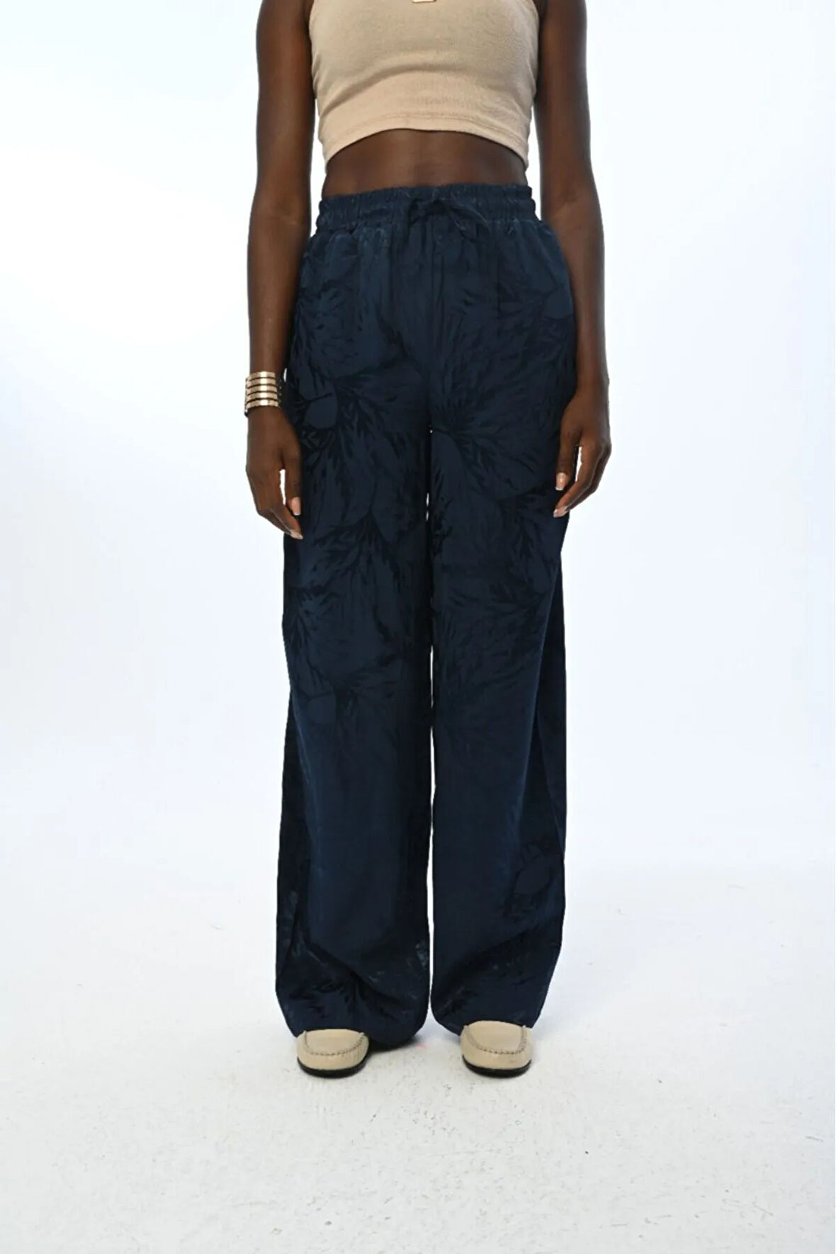 KADIN BELİ LASTİKLİ BOL PAÇA LACİVERT DESENLİ PANTOLON