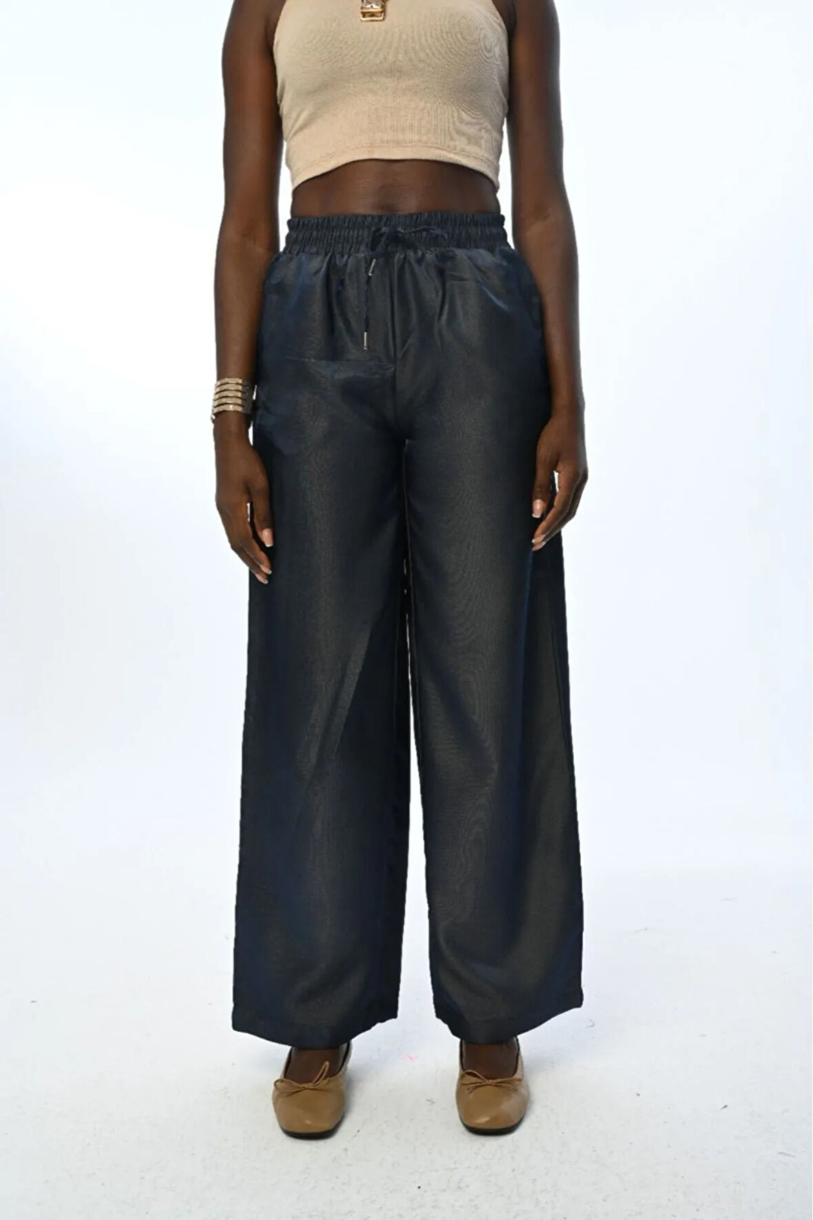 KADIN BELİ LASTİKLİ BOL PAÇA PARLAK KUMAŞ DÜZ RENK PANTOLON