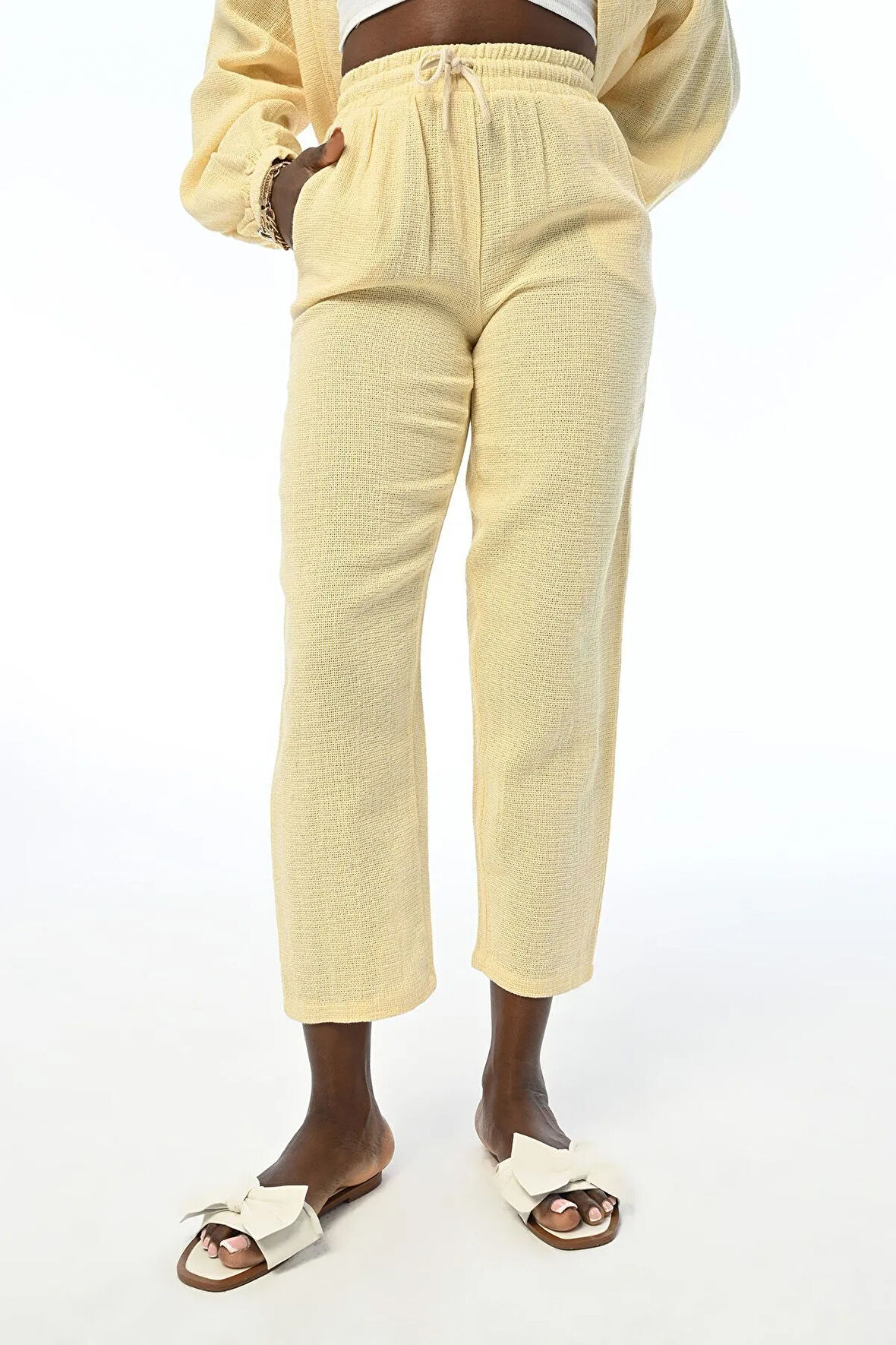 KADIN RAHAT KALIP BELİ LASTİKLİ DÜZ RENK PAMUK PANTOLON