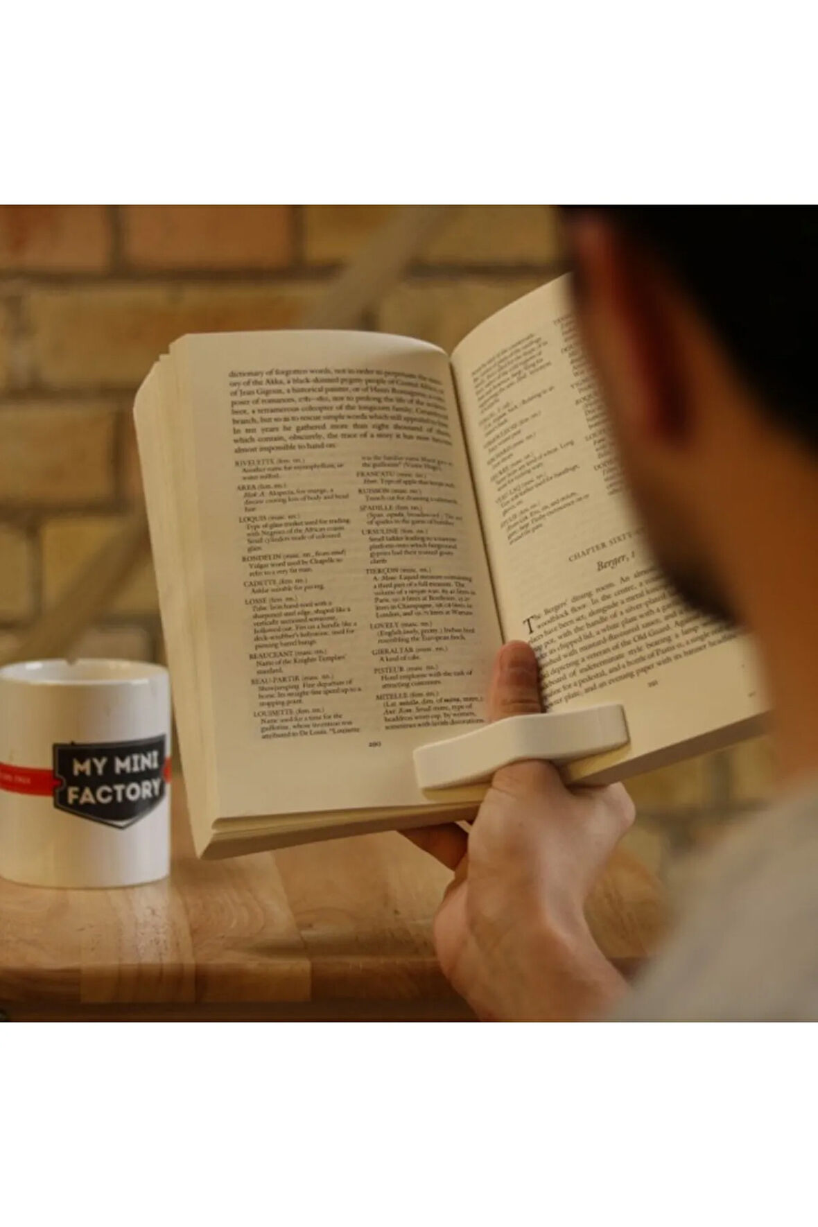 Tek Elle Kullanılabilen Kitap Tutucu – Pratik Okuma Yardımcısı