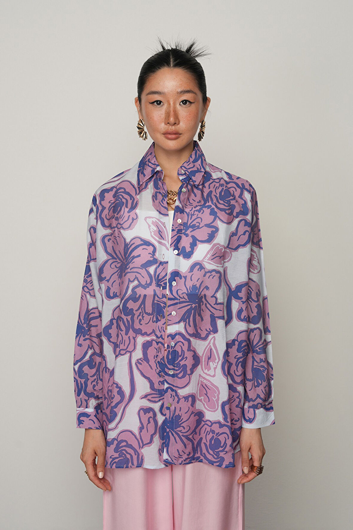 KADIN MOR VE LİLA ÇİÇEK KARIŞIMLI OVERSİZE GÖMLEK