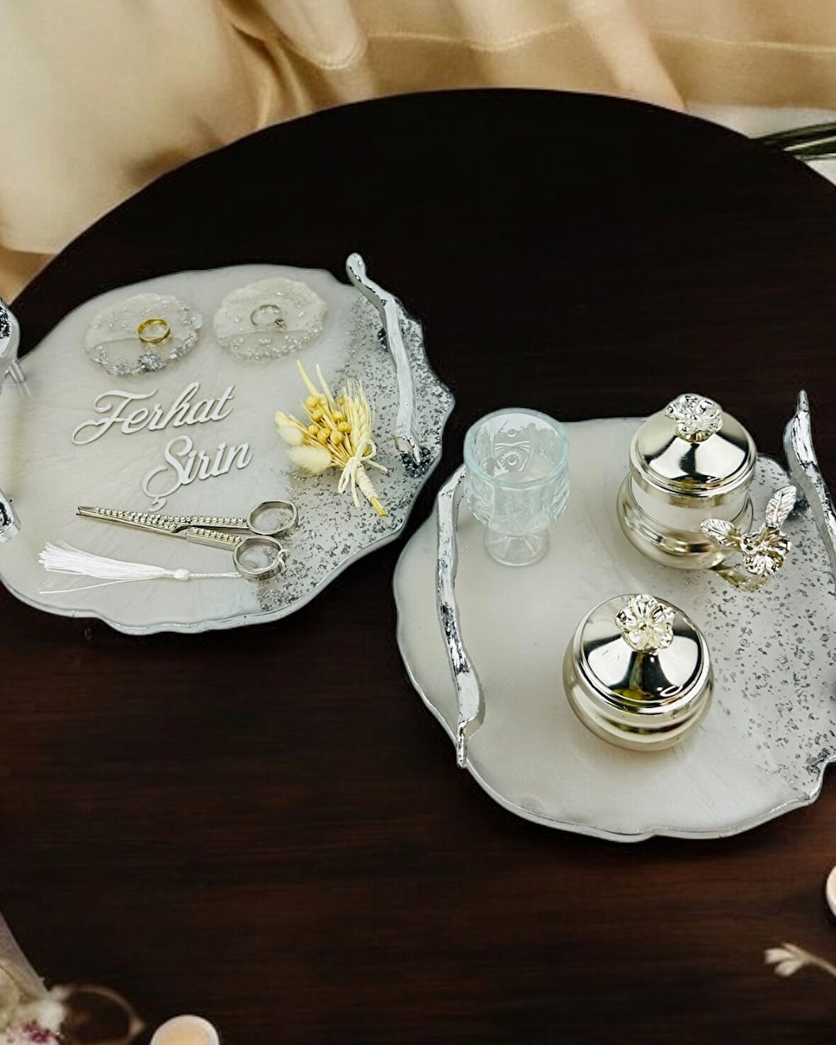  Enchant Gümüş Polyester Söz Tepsisi ve Damat Kahve Fincan Tepsisi 