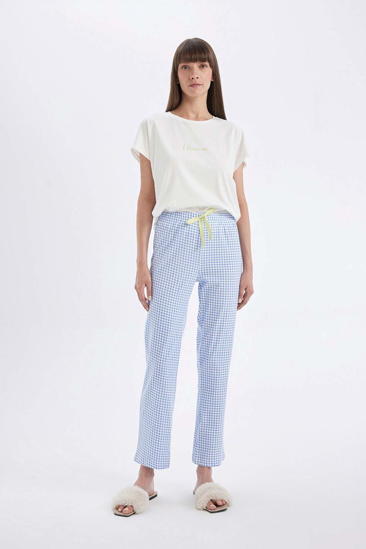 DeFacto Fall in Love Pijama Takımı Regular Fit Bisiklet Yaka Baskılı Kısa Kollu Üst Desenli Beli Lastikli Alt D3181AX24AUBE553