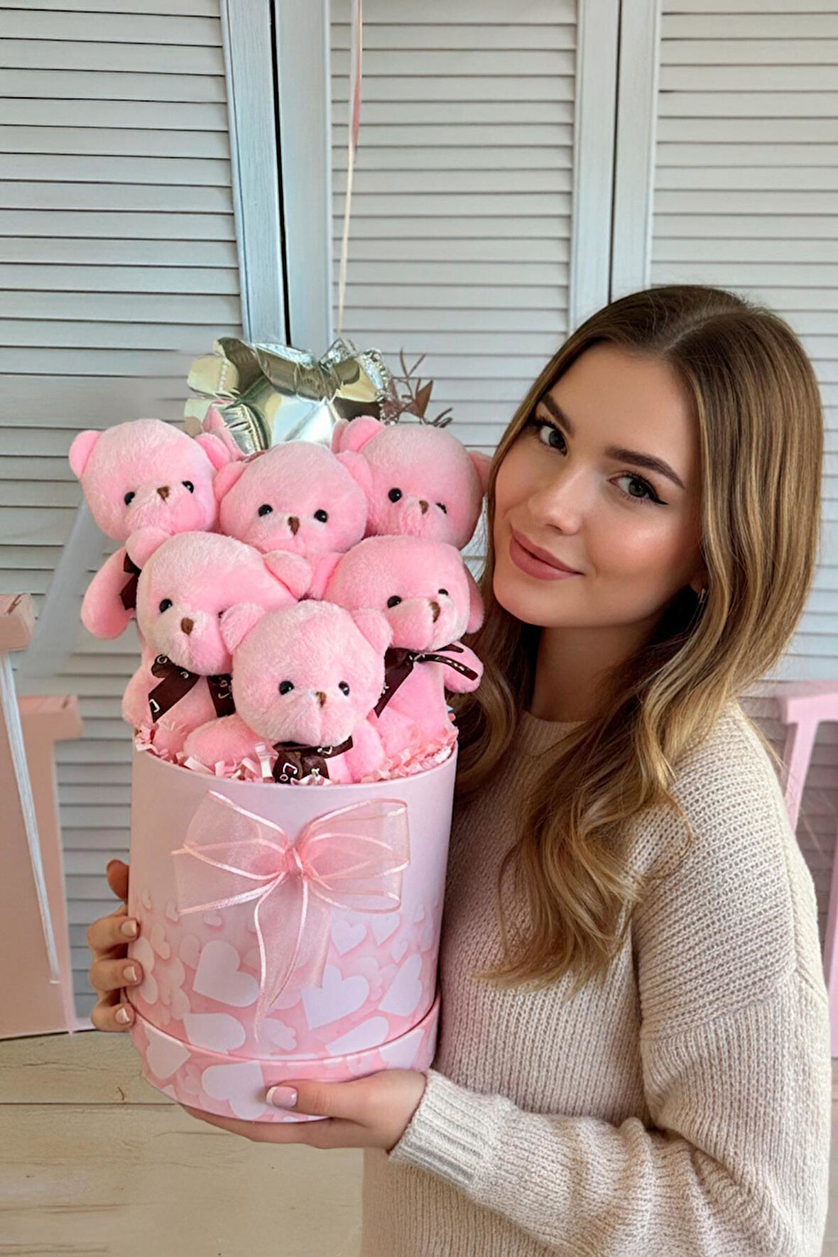 Premium Silindir Pembe Kalpli Kutusunda, Kalpli Balonlu 6’lı Pembe Ayıcık Buketi