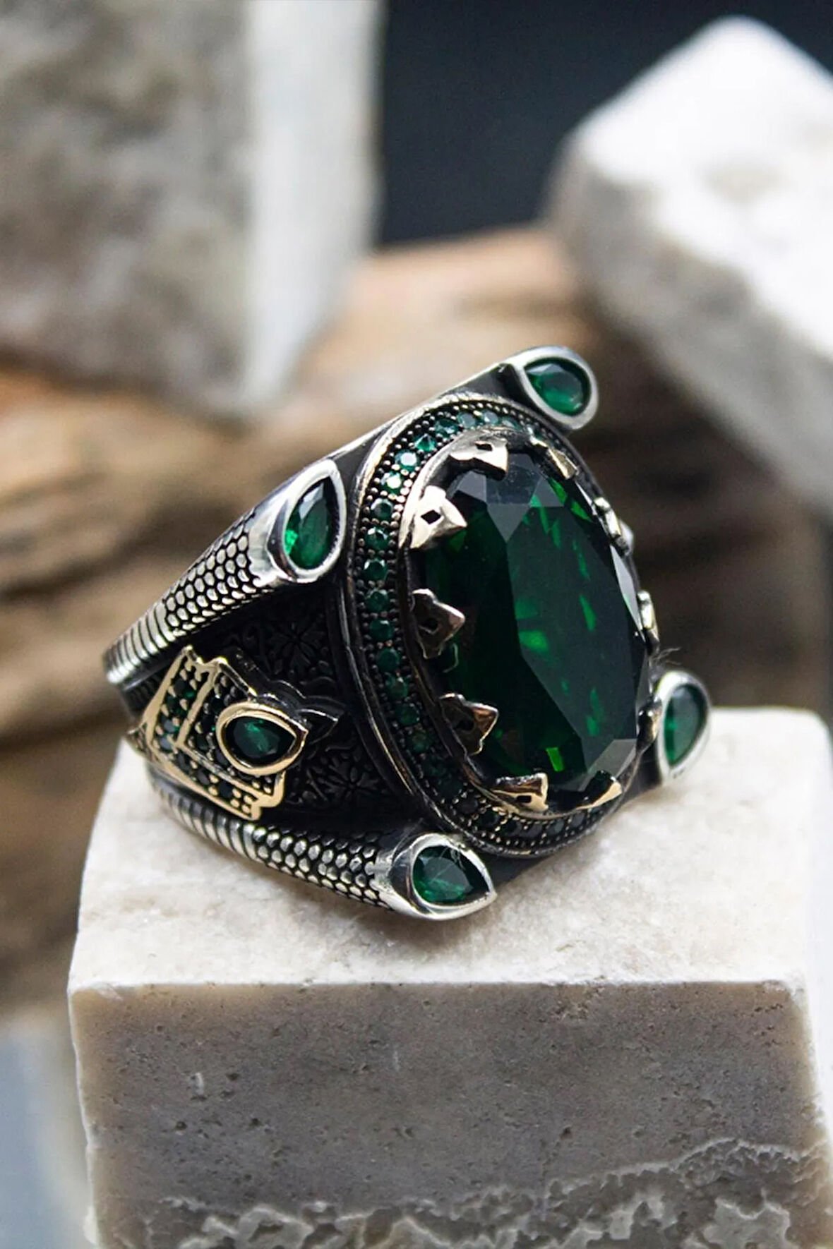 Yeşil Zirkon Taşlı İşlemeli Erkek Gümüş Yüzük Gyzyzkend01ysl