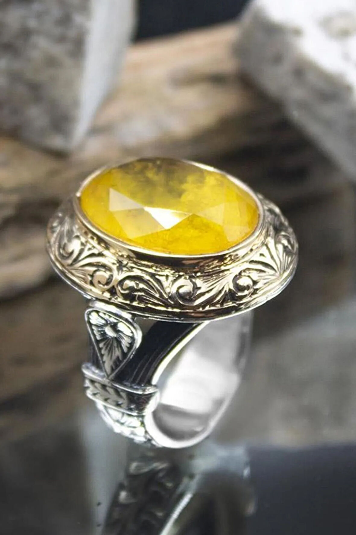 Sarı Paraiba Taşlı Yanları Işlemeli Oval 925 Ayar Gümüş Erkek Yüzük