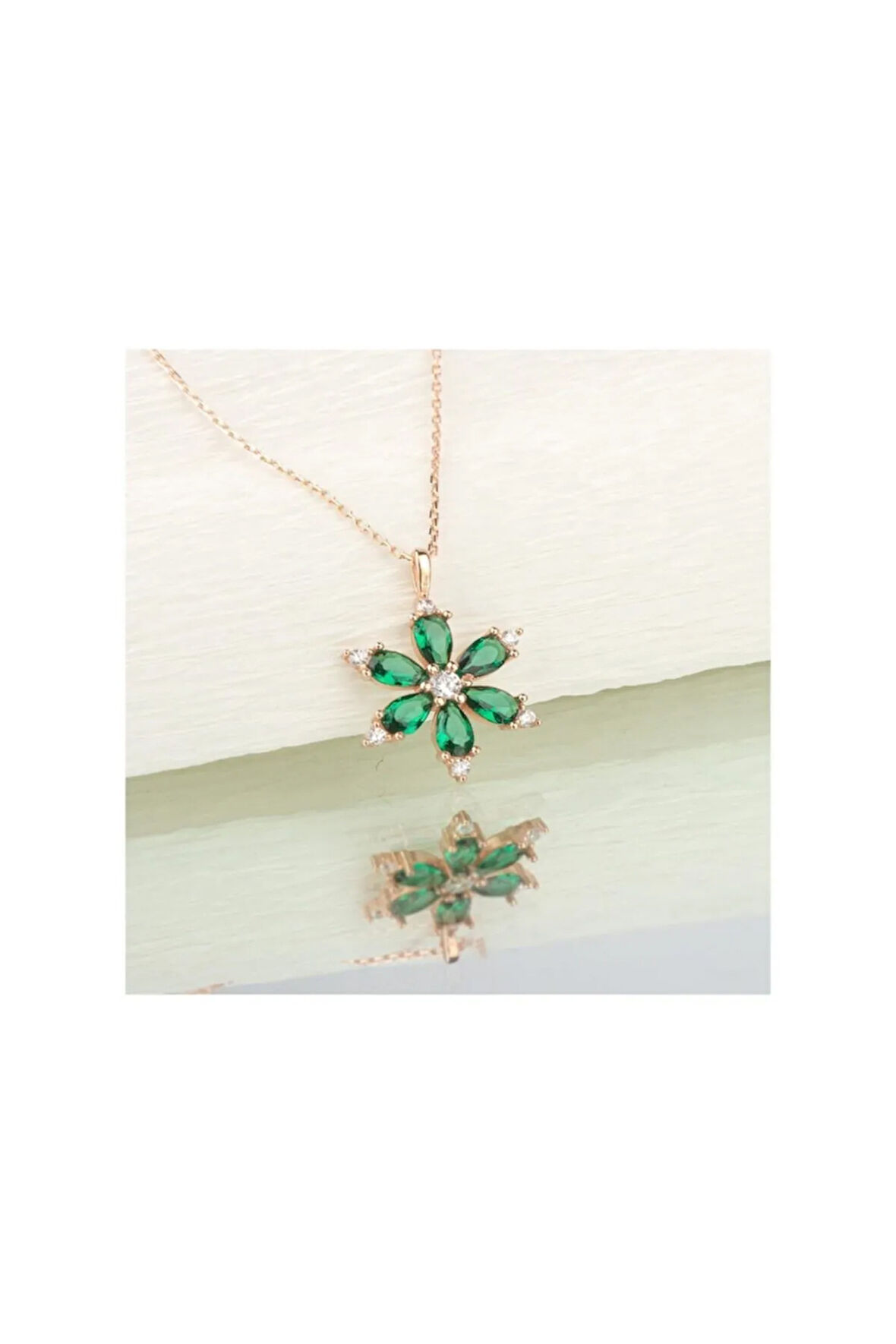 Damla Taşlı Çiçek Figürlü Zümrüt Taşlı Gümüş Kolye