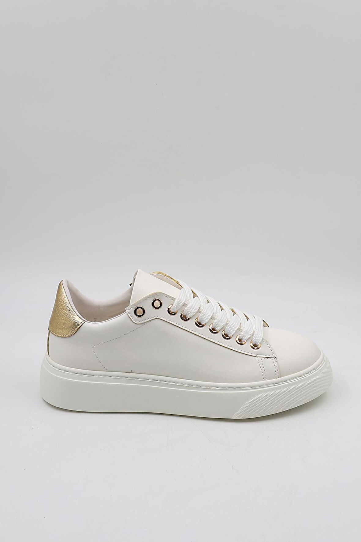 ParkModa Aksesuar Detaylı İthal Kare Kadın Şık Topuklu Ayakkabı PM400 Beyaz Cilt