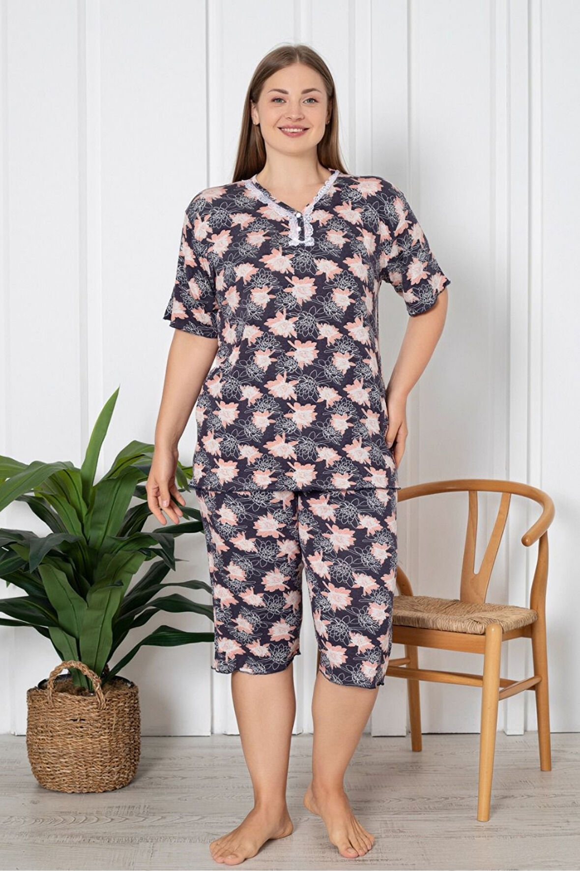 X-Dreamy Büyük Beden Viskon Çiçekli Düğmeli Yaka Kapri Pijama Takımı FHD8373ASL2506