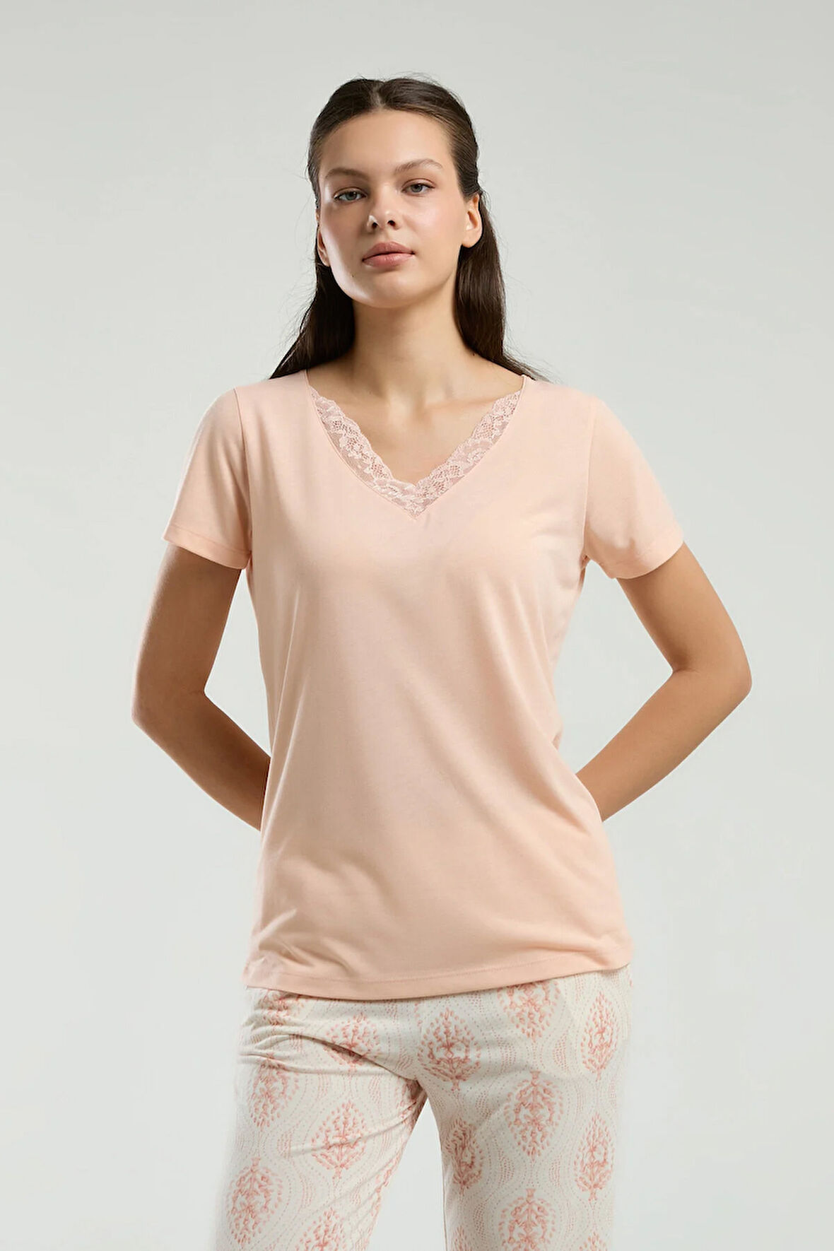 Kadın V Yaka Kısa Kol T-shirt & Uzun Alt Pijama Takımı Q4.A3.K6.R8K