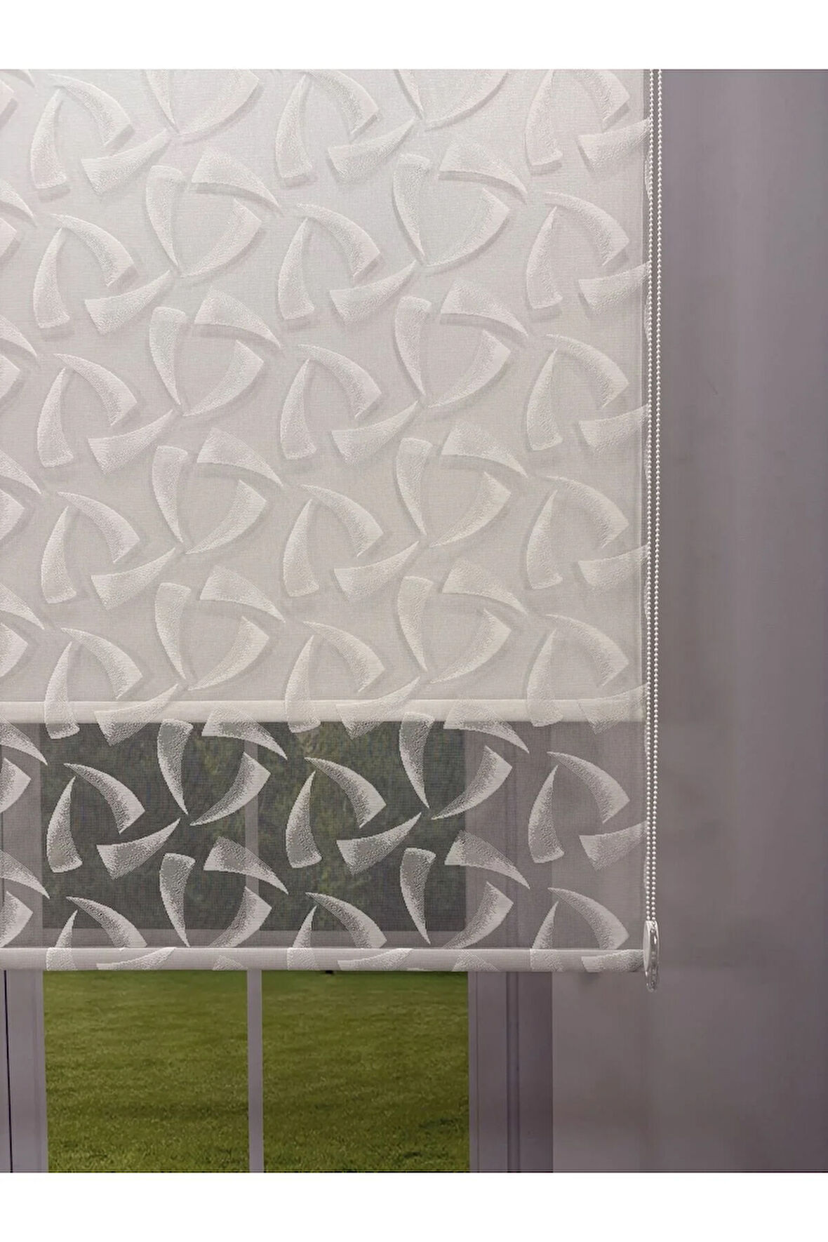 NOVA Serisi – Üç Yaprak Desenli Çift Mekanizmalı Beyaz Tül Beyaz Stor Perde