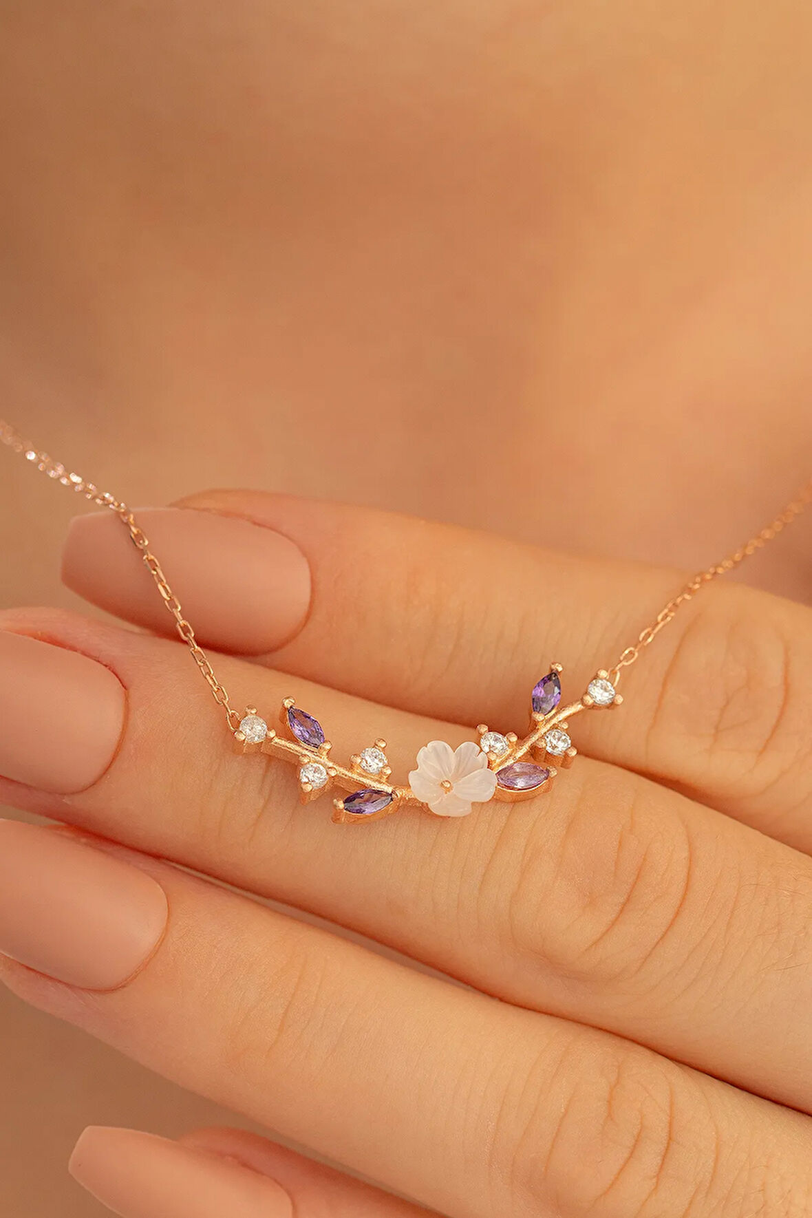 Kadın Gümüş Kolye - Zirkon Taşlı Manolya Çiçeği Motifli Rose Altın Kaplama Gümüş Kolye