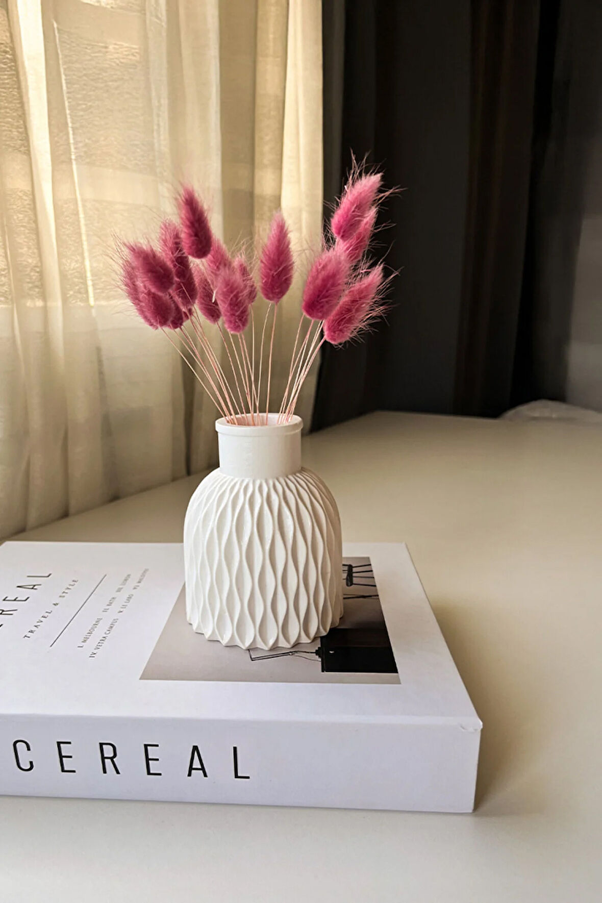 Dekoratif Kıvrım Detaylı Minimalist Vazo