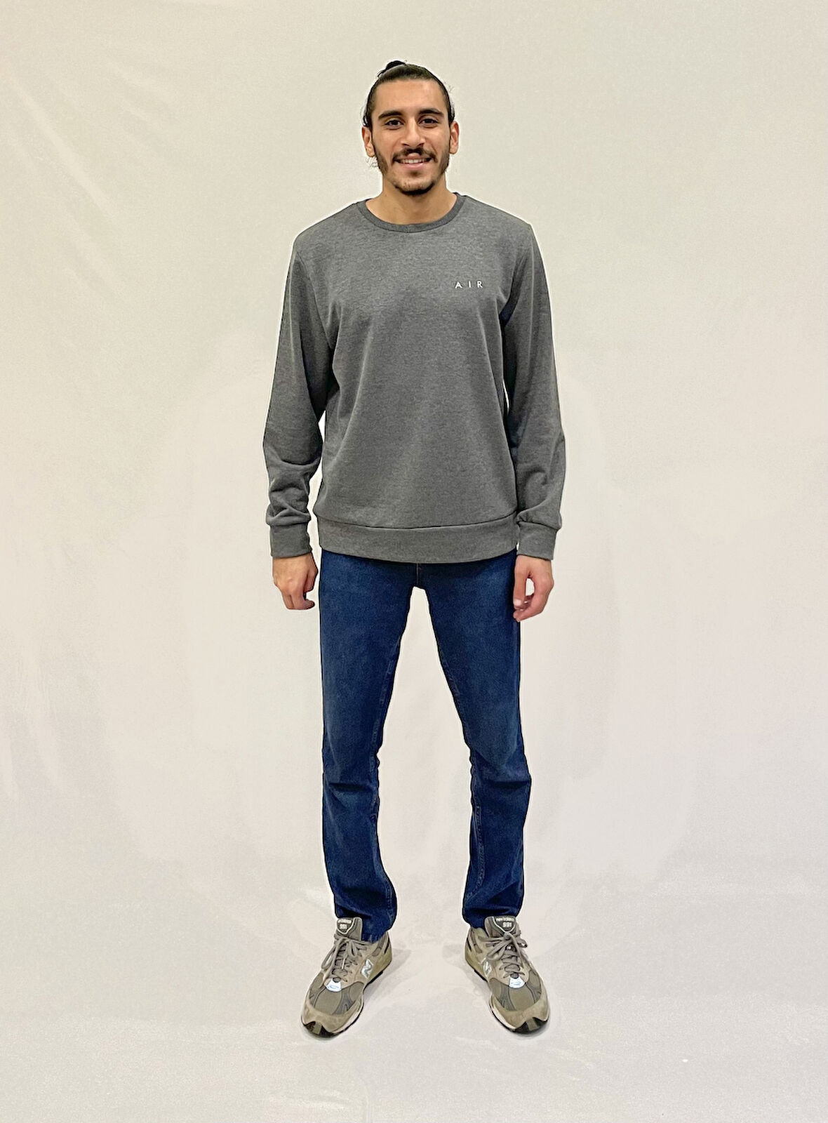 Erkek Bisiklet Yaka Rahat Kalıp 3 iplik Kalın AİR Nakışlı  Sweatshirt SPR24SW33