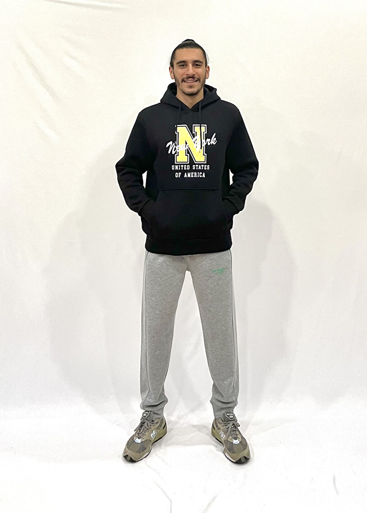 Erkek Kapşonlu Rahat Kalıp İçi Polarlı 3 iplik N Baskılı SweatShırt spr24sw06