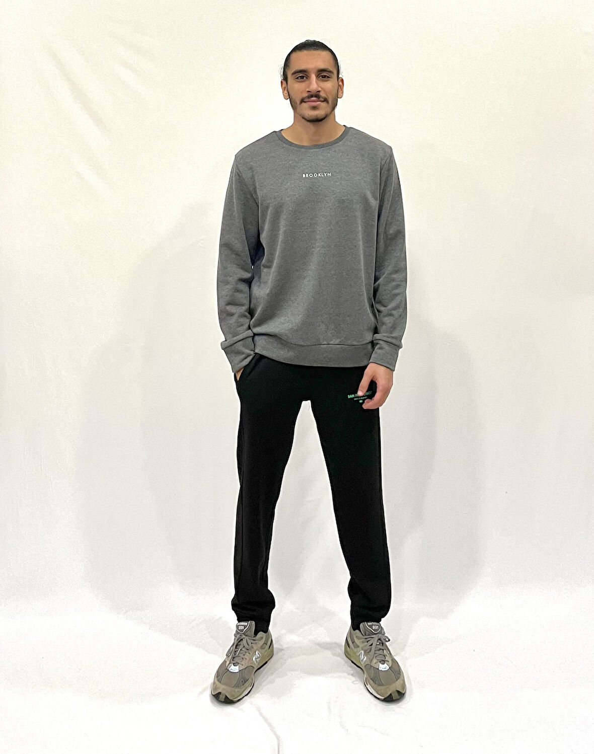 Erkek Bisiklet Yaka Rahat Kalıp 3 iplik Kalın Orta Brooklyn Nakışlı Sweatshirt SPR24SW34