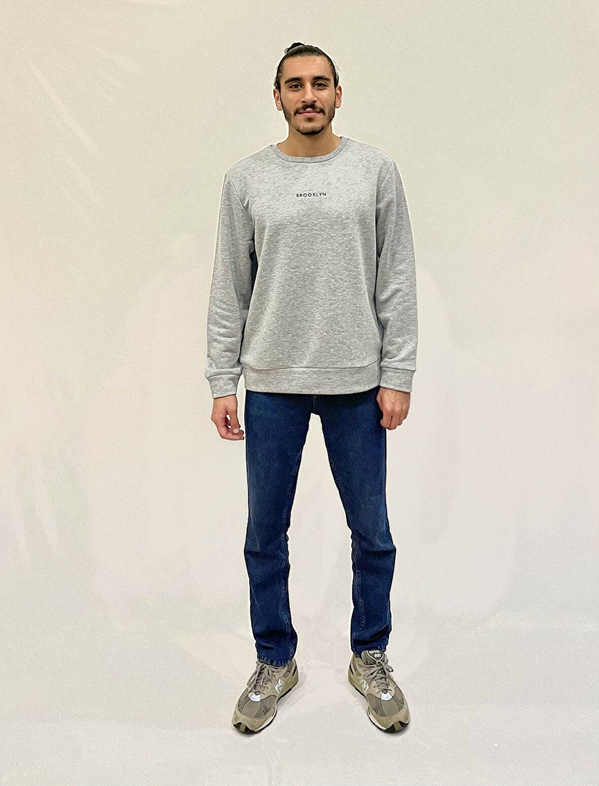 Erkek Bisiklet Yaka Rahat Kalıp 3 iplik Kalın Orta Brooklyn Nakışlı Sweatshirt SPR24SW34