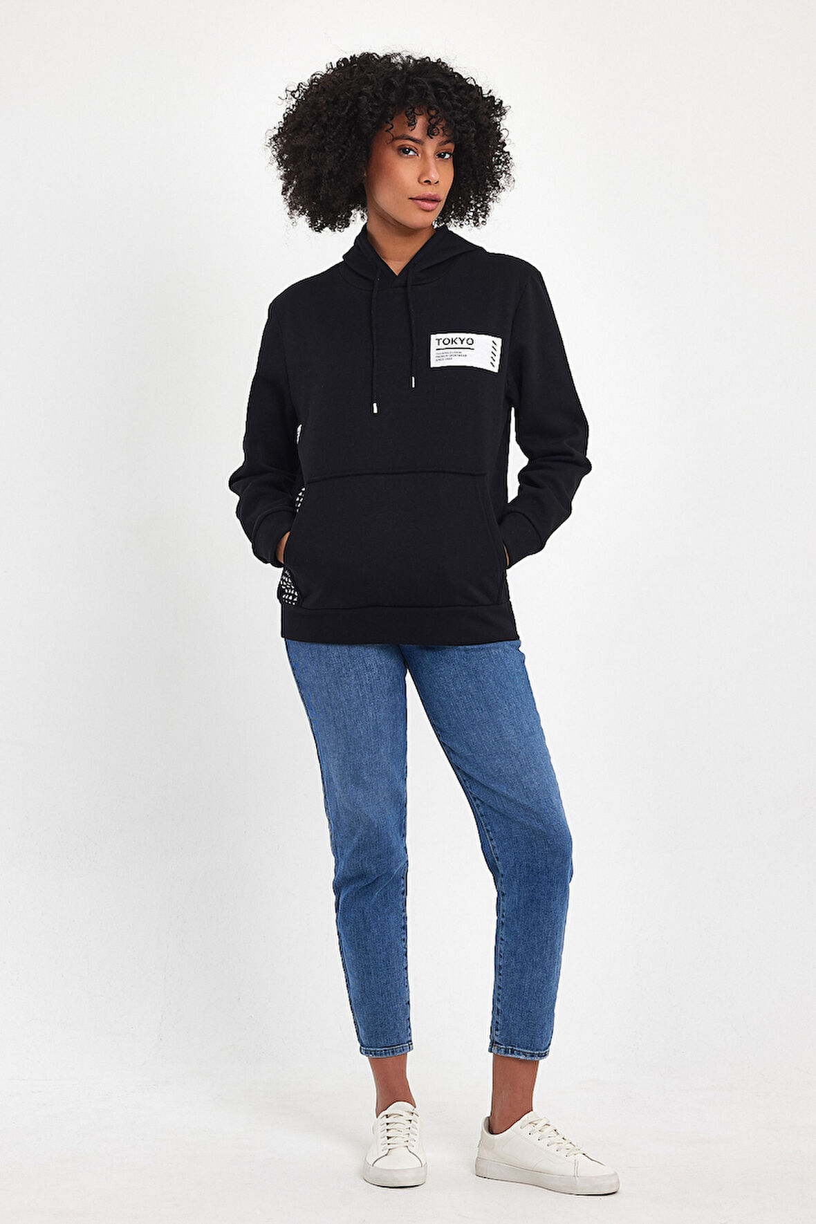 Kadın Kapşonlu Rahat Kalıp İçi Polarlı 3 iplik Tokyo Baskılı SweatShırt spr24swk05