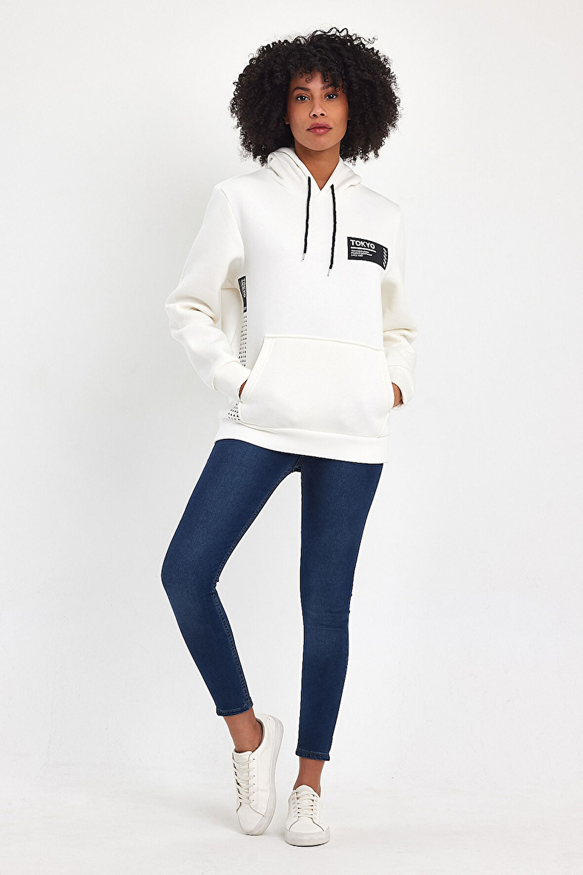 Kadın Kapşonlu Rahat Kalıp İçi Polarlı 3 iplik Tokyo Baskılı SweatShırt spr24swk05
