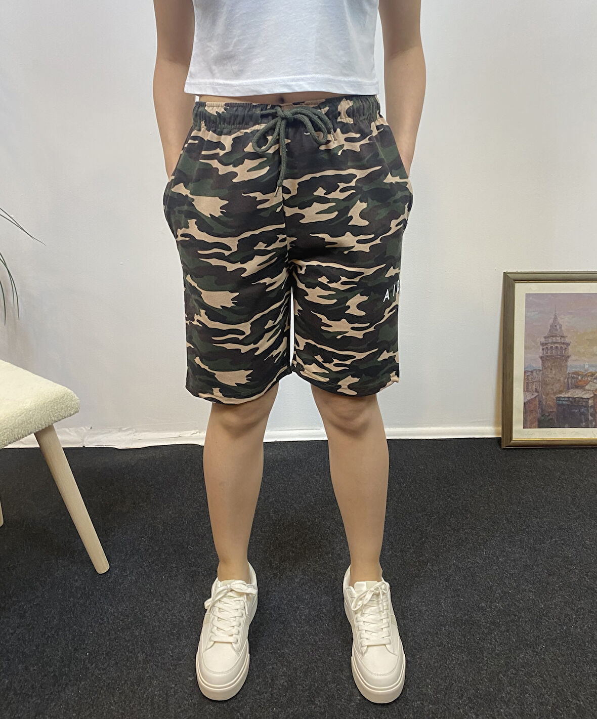 Kadın Rahat Kalıp Beli Lastikli Cepli Basklı Şort spr24srk52